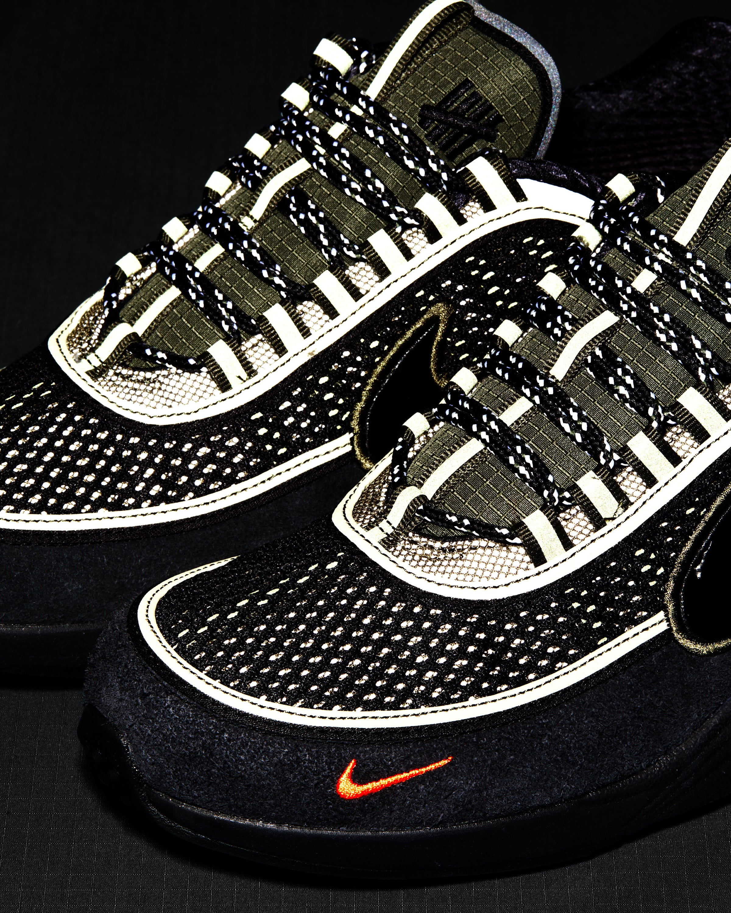 UNDEFEATED X NIKE AIR ZOOM SPIRIDON - CARGOKHAKI/ BLACK