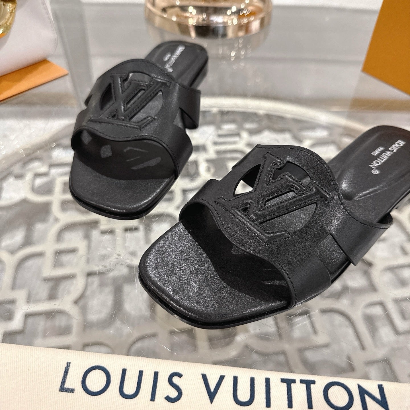 ISOLA FLAT SLIDE IN BLACK CALFSKIN、mysite、Cacoeks