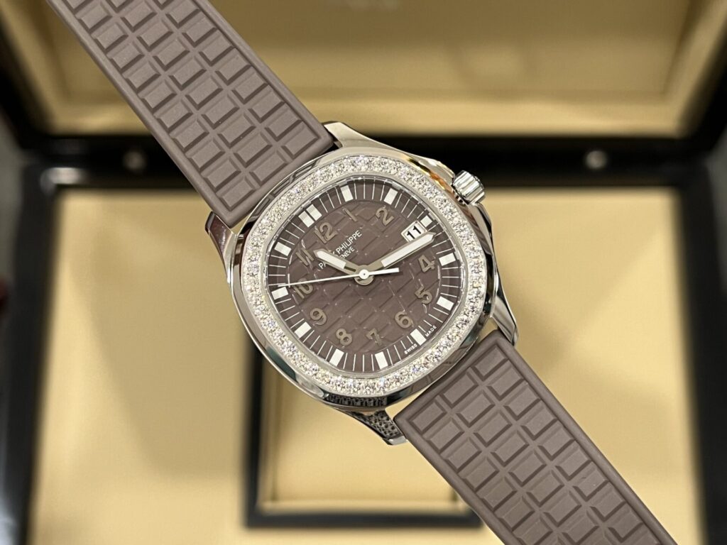 Đồng Hồ Patek Philippe Aquanaut 5067A Replica 11 Màu Xám Nữ (6)