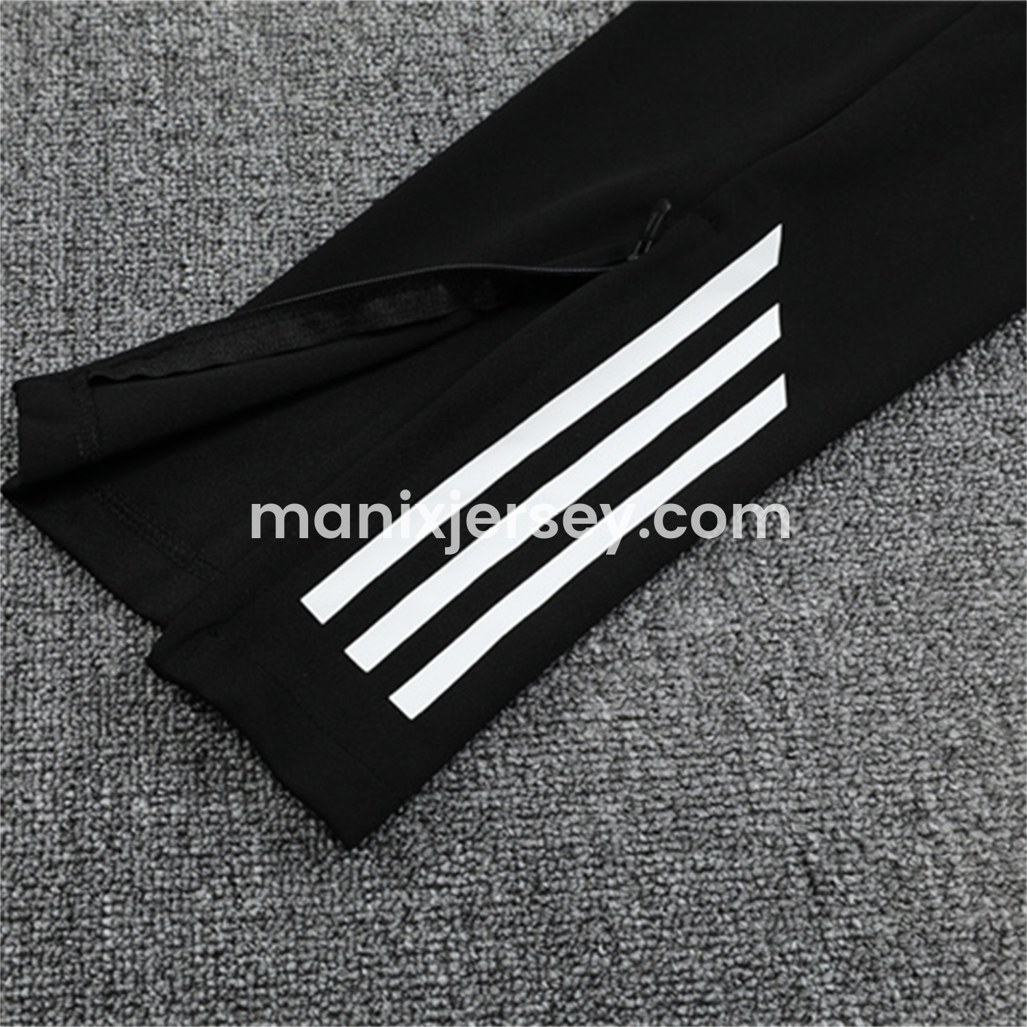 ManixJersey.com | Real Madrid 25-26 Long Sleeves Training Set - Black Top & Black Pants -Customize Name, Number and Patch | Worldwide Shipping