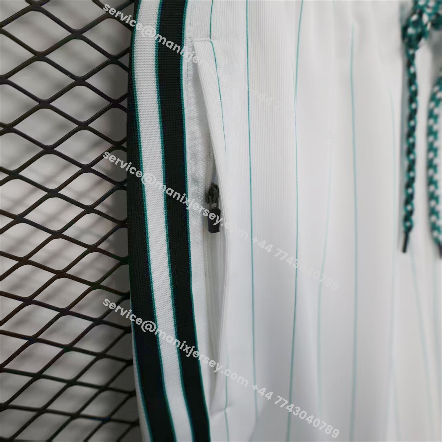 ManixJersey.com | Liver.pool 25-26 Trefoil White Travel Shorts - Player Version -Customize Name, Number and Patch | Worldwide Shipping