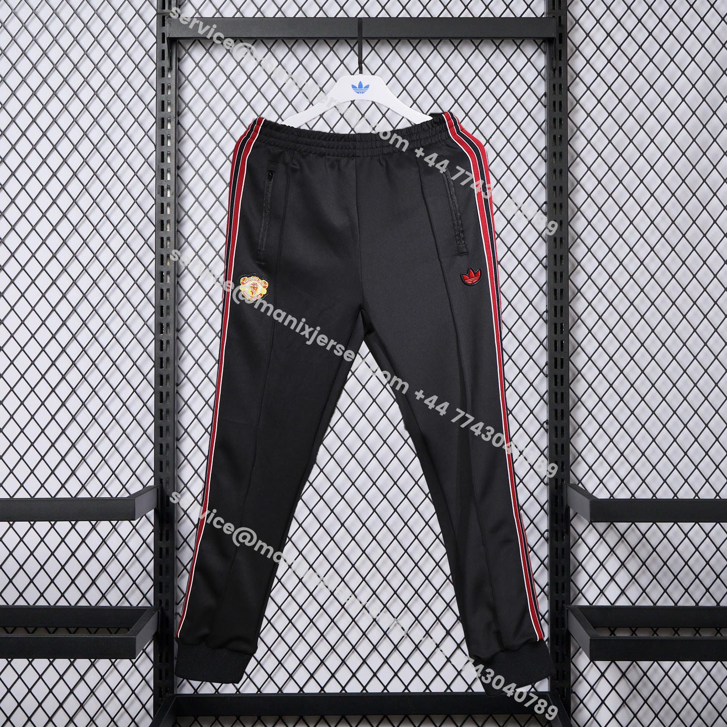 ManixJersey.com | Manchester United 25-26 Red Lines Training Set - Black Top and Black Pants -Customize Name, Number and Patch | Worldwide Shipping