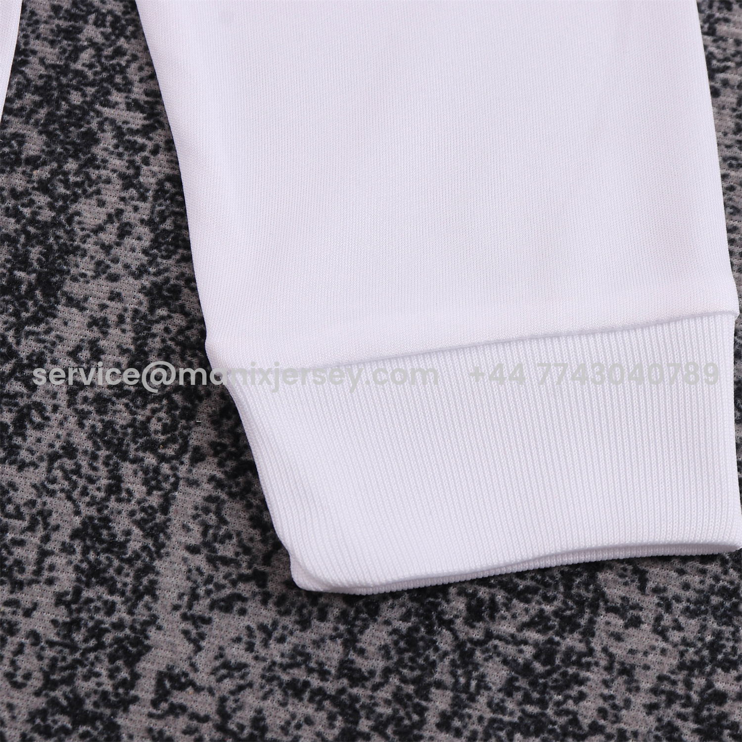 ManixJersey.com | Retro Real Madrid 17-18 Home Long Sleeves Kids Kit -Customize Name, Number and Patch | Worldwide Shipping