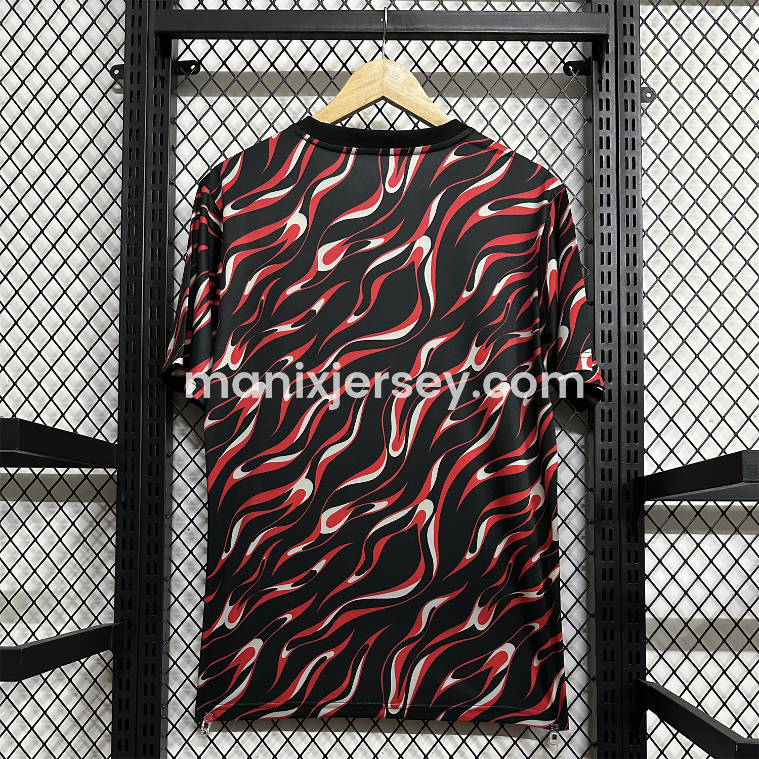 ManixJersey.com | Manchester United 25-26 Black and Red Pre-Match Traning Jersey - Fans Version -Customize Name, Number and Patch | Worldwide Shipping