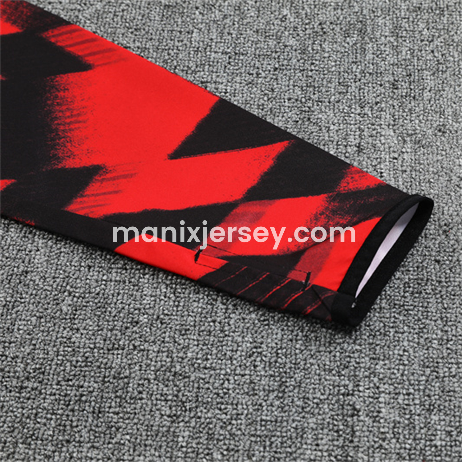 ManixJersey.com | Manchester United 25-26 Long Sleeves Training Set - Red-Black Top & Black Pants -Customize Name, Number and Patch | Worldwide Shipping