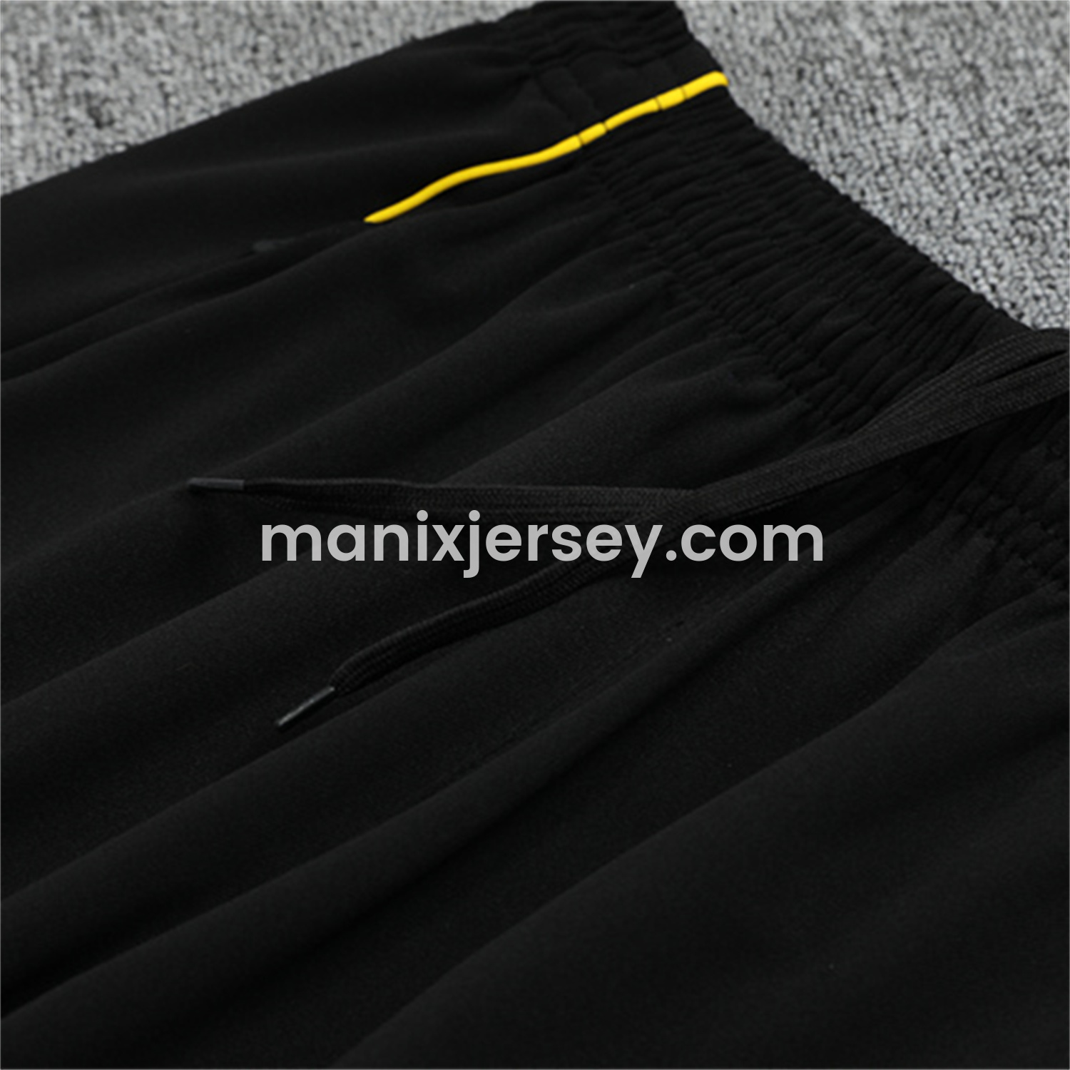 ManixJersey.com | Real Madrid 25-26 Long Sleeve Training Set - Yellow Line White Top and Black Shorts -Customize Name, Number and Patch | Worldwide Shipping