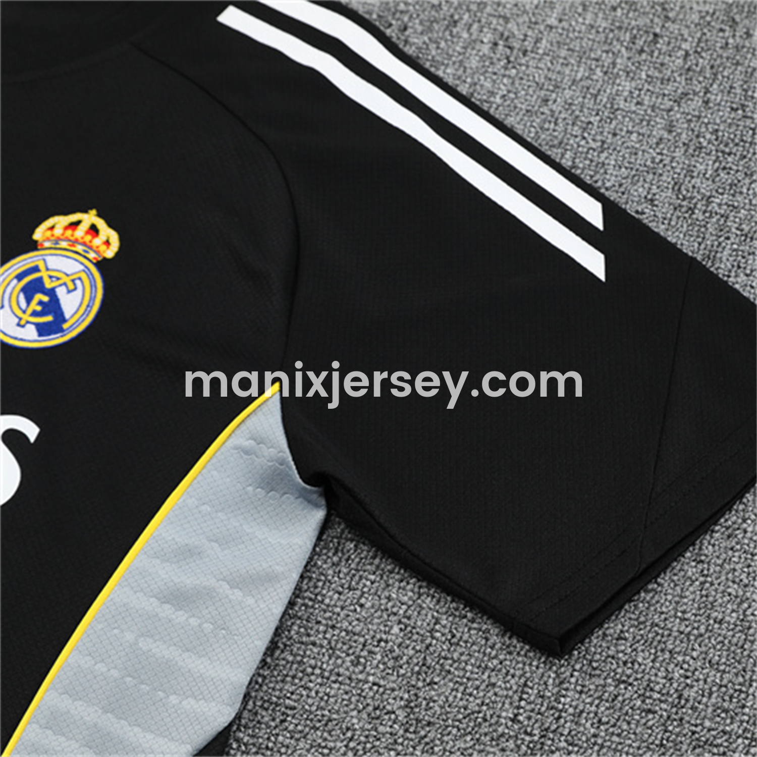 ManixJersey.com | Real Madrid 25-26 Short-Sleeve Training Set - Yellow Line Black Top and Black Shorts -Customize Name, Number and Patch | Worldwide Shipping