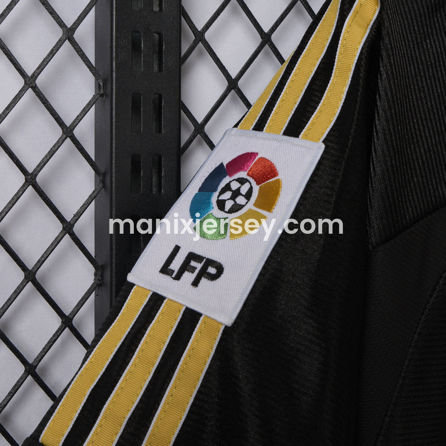 ManixJersey.com | Retro Real Madrid 1999-01 Away Jersey -Customize Name, Number and Patch | Worldwide Shipping