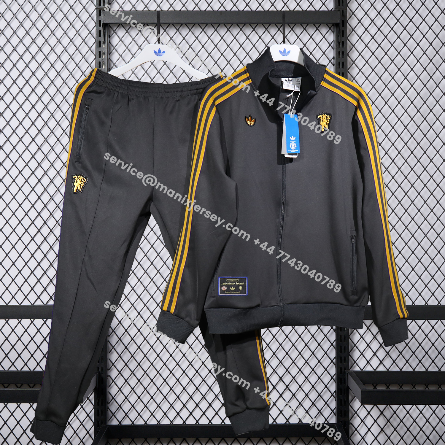 ManixJersey.com | Manchester United 25-26 Pure Color Training Set - Black Top and Black Pants -Customize Name, Number and Patch | Worldwide Shipping