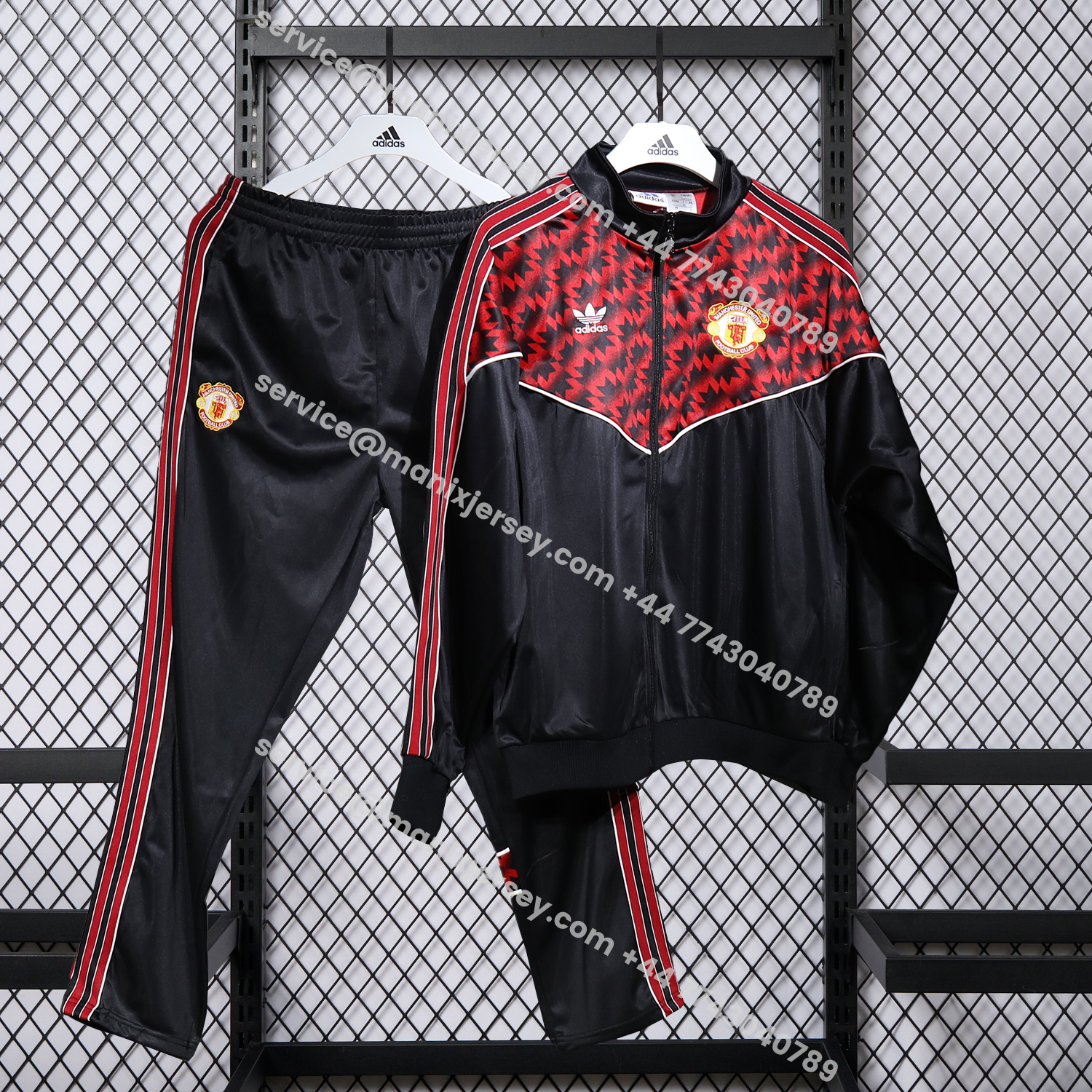 ManixJersey.com | Manchester United 25-26 Training Set - Red Black Top and Black Pants -Customize Name, Number and Patch | Worldwide Shipping