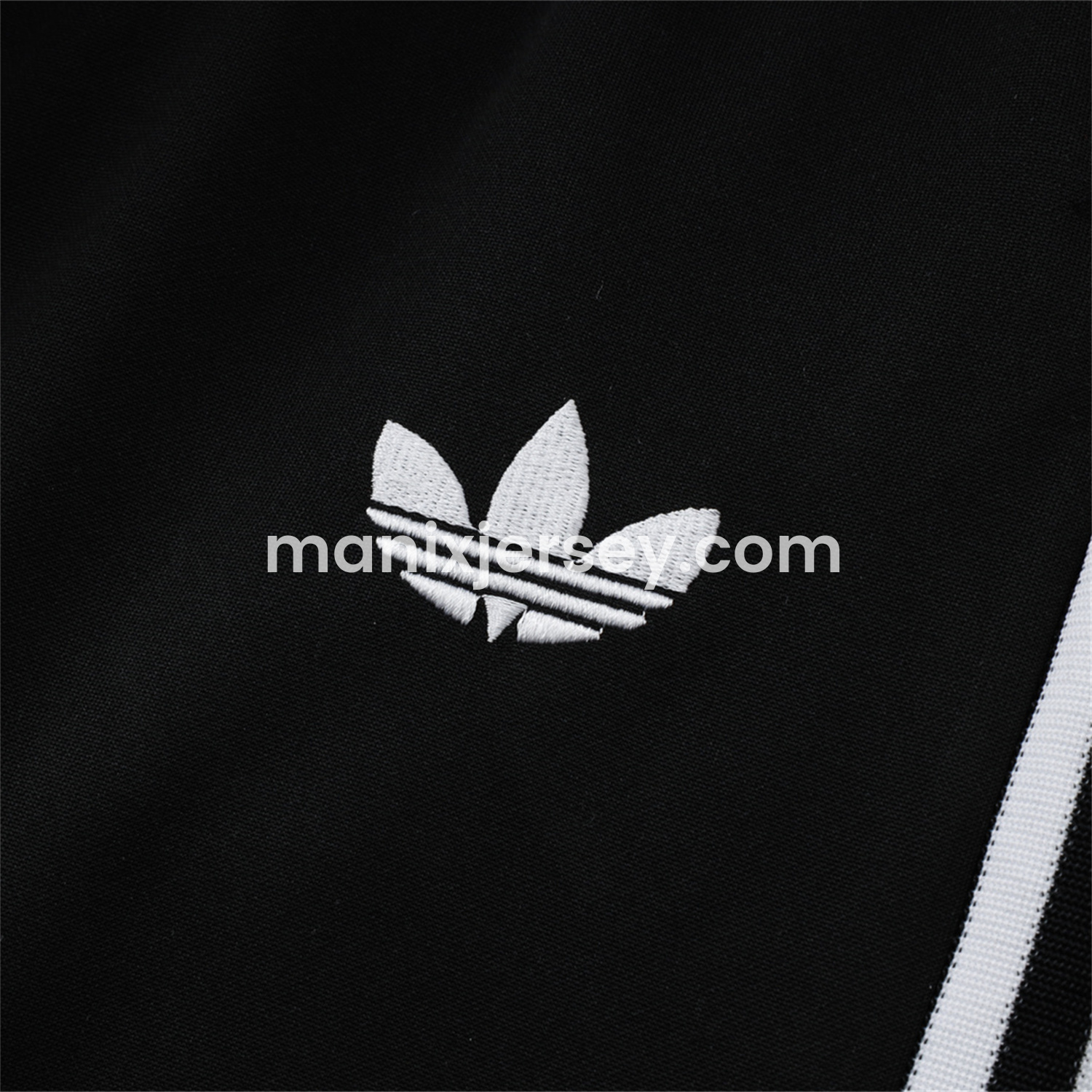 ManixJersey.com | Manchester United 24-25 Throwback Jacket Training Tracksuit - Date Red Jackets & Black Pants -Customize Name, Number and Patch | Worldwide Shipping