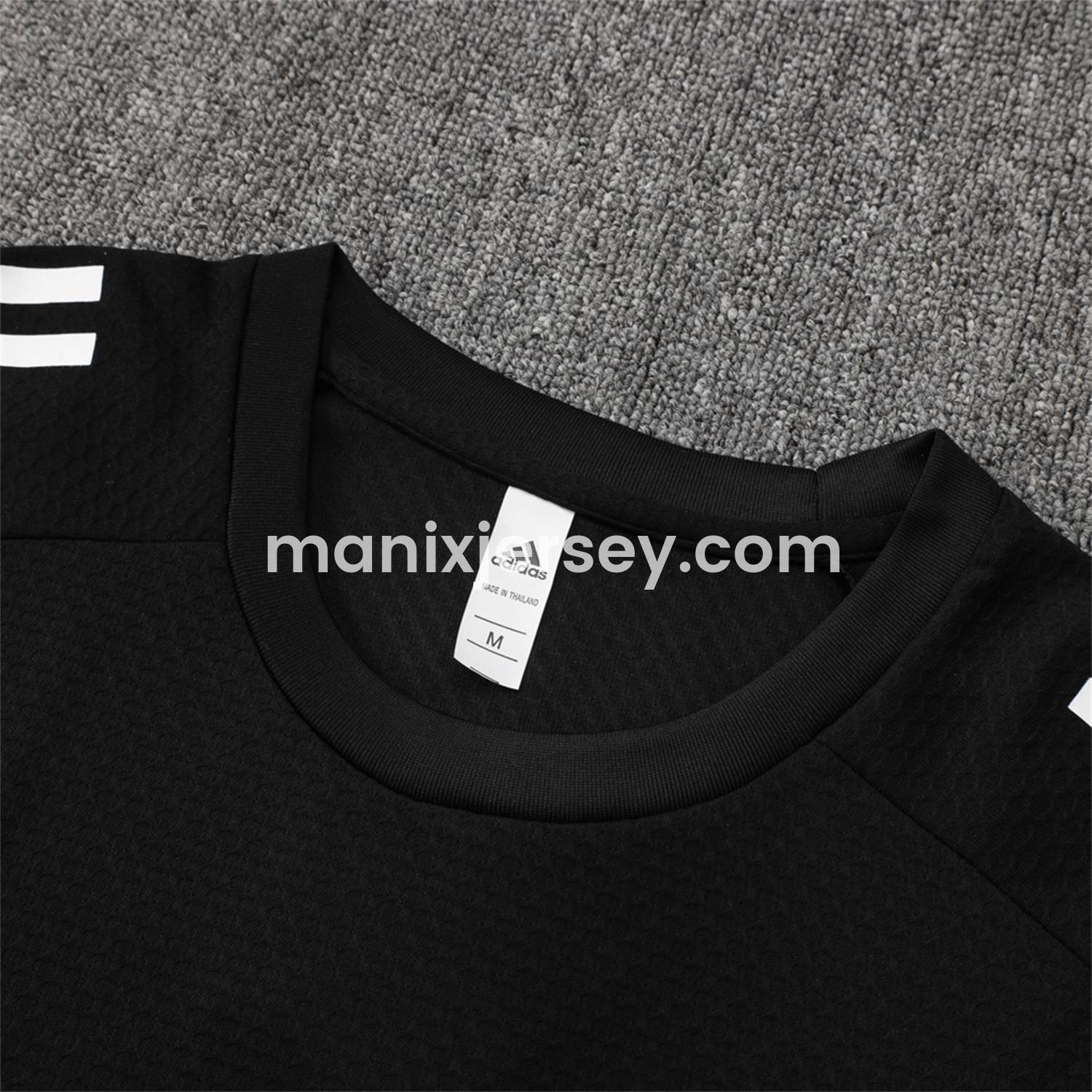 ManixJersey.com | Real Madrid 25-26 Short-Sleeve Training Set - Black Top and Black Shorts -Customize Name, Number and Patch | Worldwide Shipping