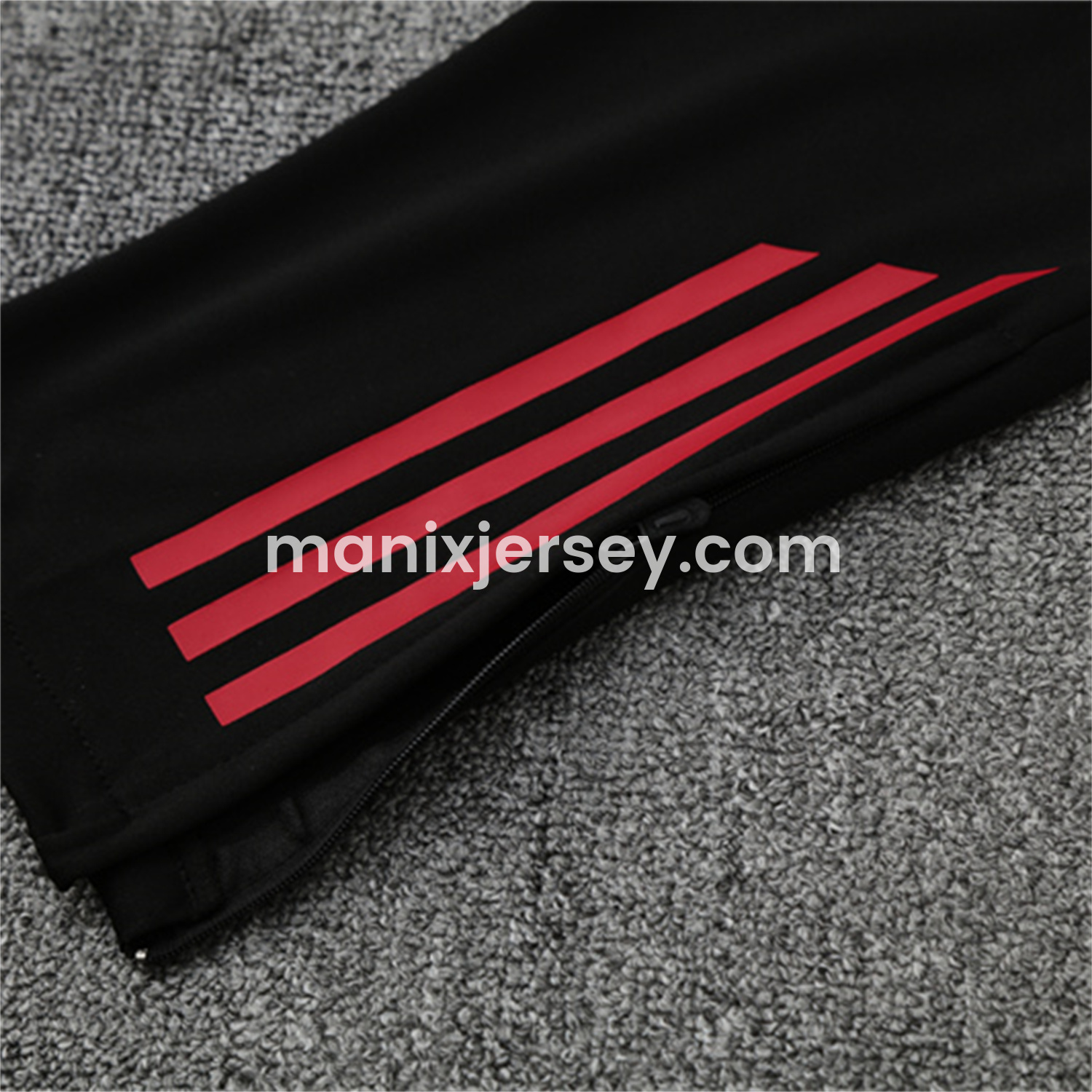 ManixJersey.com | Manchester United 25-26 Long Sleeves Training Set - White Top & Black Pants -Customize Name, Number and Patch | Worldwide Shipping