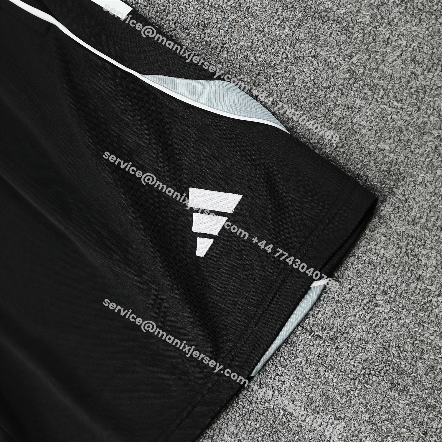 ManixJersey.com | Real Madrid 25-26 Vest Training Set - Grey And White Vest & Black Shorts -Customize Name, Number and Patch | Worldwide Shipping