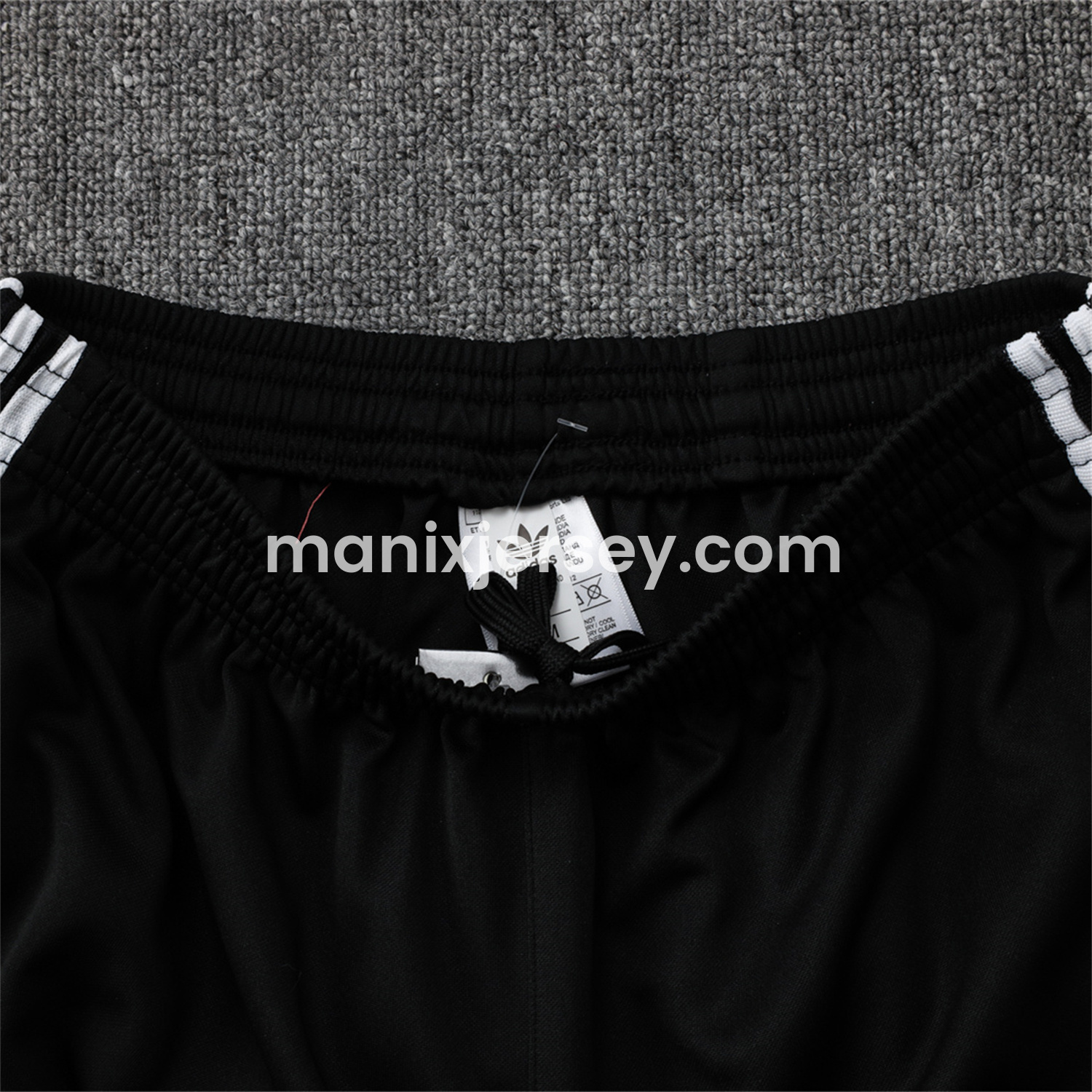 ManixJersey.com | Manchester United 24-25 Throwback Jacket Training Tracksuit - Date Red Jackets & Black Pants -Customize Name, Number and Patch | Worldwide Shipping