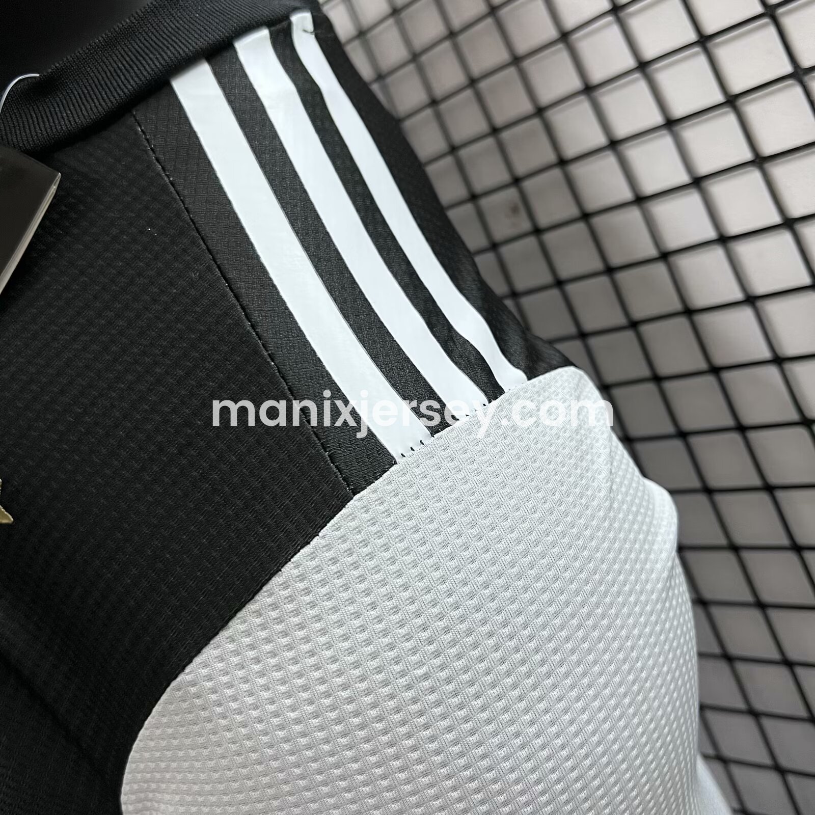 ManixJersey.com | Retro Juventus 2019-20 Home Stadium Long Sleeve Jersey - Player Version -Customize Name, Number and Patch | Worldwide Shipping