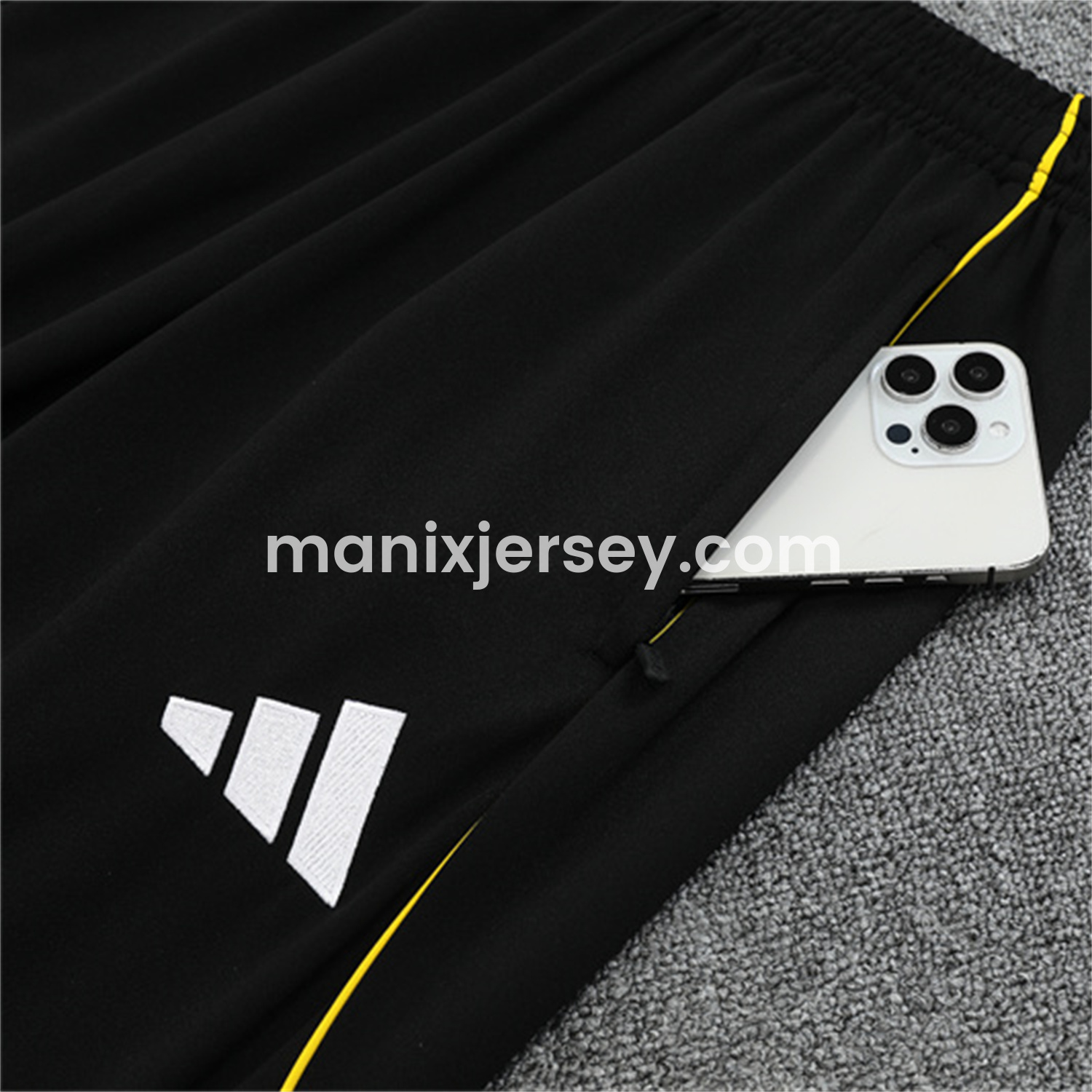 ManixJersey.com | Real Madrid 25-26 Kids Long Sleeve Training Set - Yellow Line White Top and Black Shorts -Customize Name, Number and Patch | Worldwide Shipping
