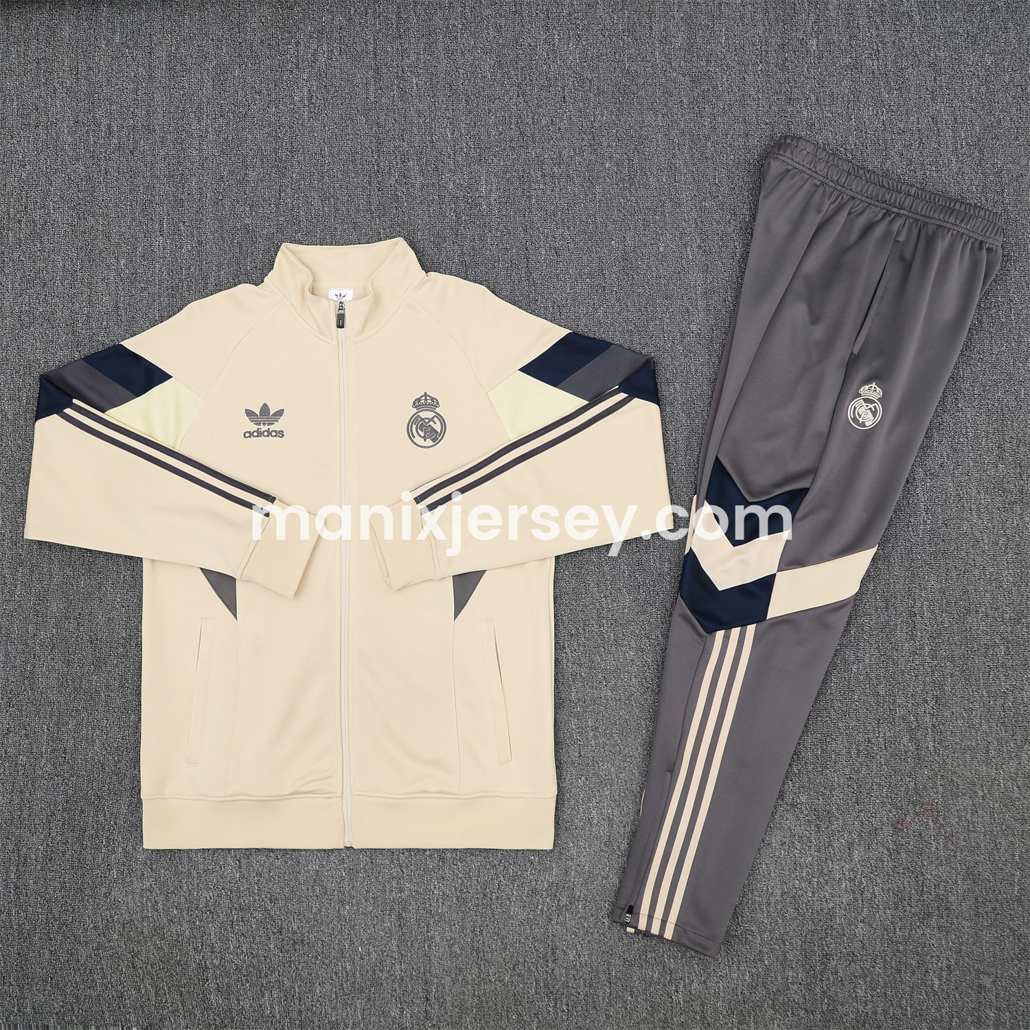 ManixJersey.com | Real Madrid 25-26 Throwback Jacket Training Tracksuit - Off-white Jackets & Grey Pants -Customize Name, Number and Patch | Worldwide Shipping