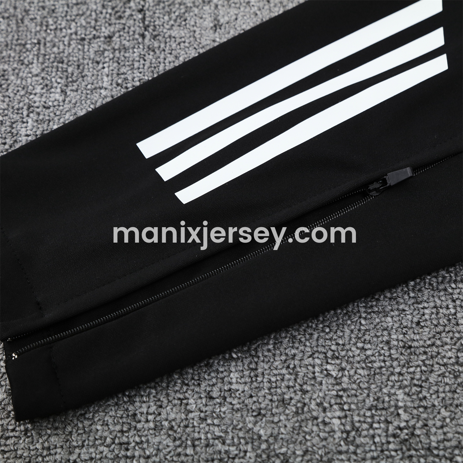 ManixJersey.com | Arsenal 24-25 Pre-Match Training Hoodie Set - White Top and Black Pants -Customize Name, Number and Patch | Worldwide Shipping