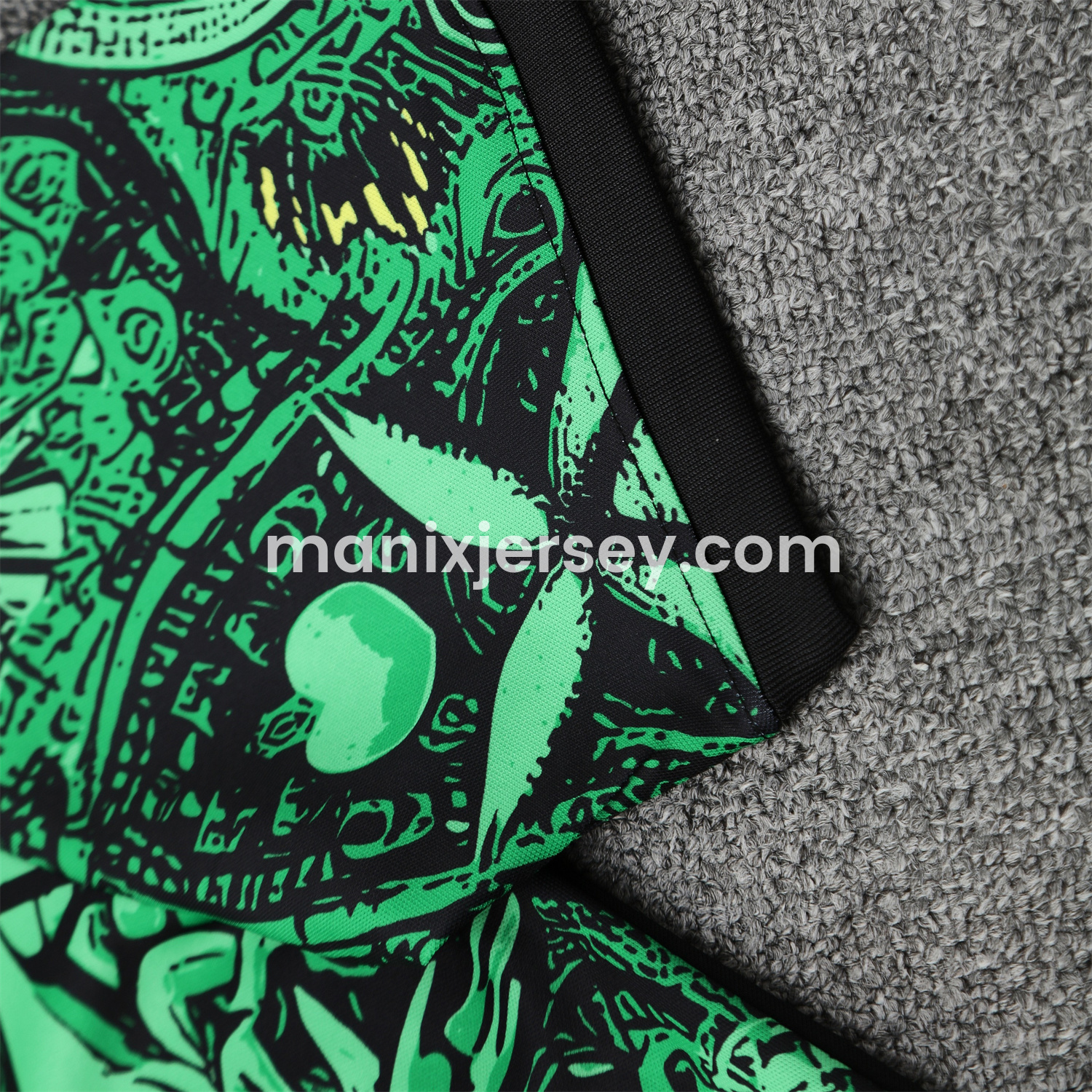 ManixJersey.com | Brazil 25-26 Green Jesus Statue Short-Sleeve Training Set - Green Top & Black Shorts -Customize Name, Number and Patch | Worldwide Shipping