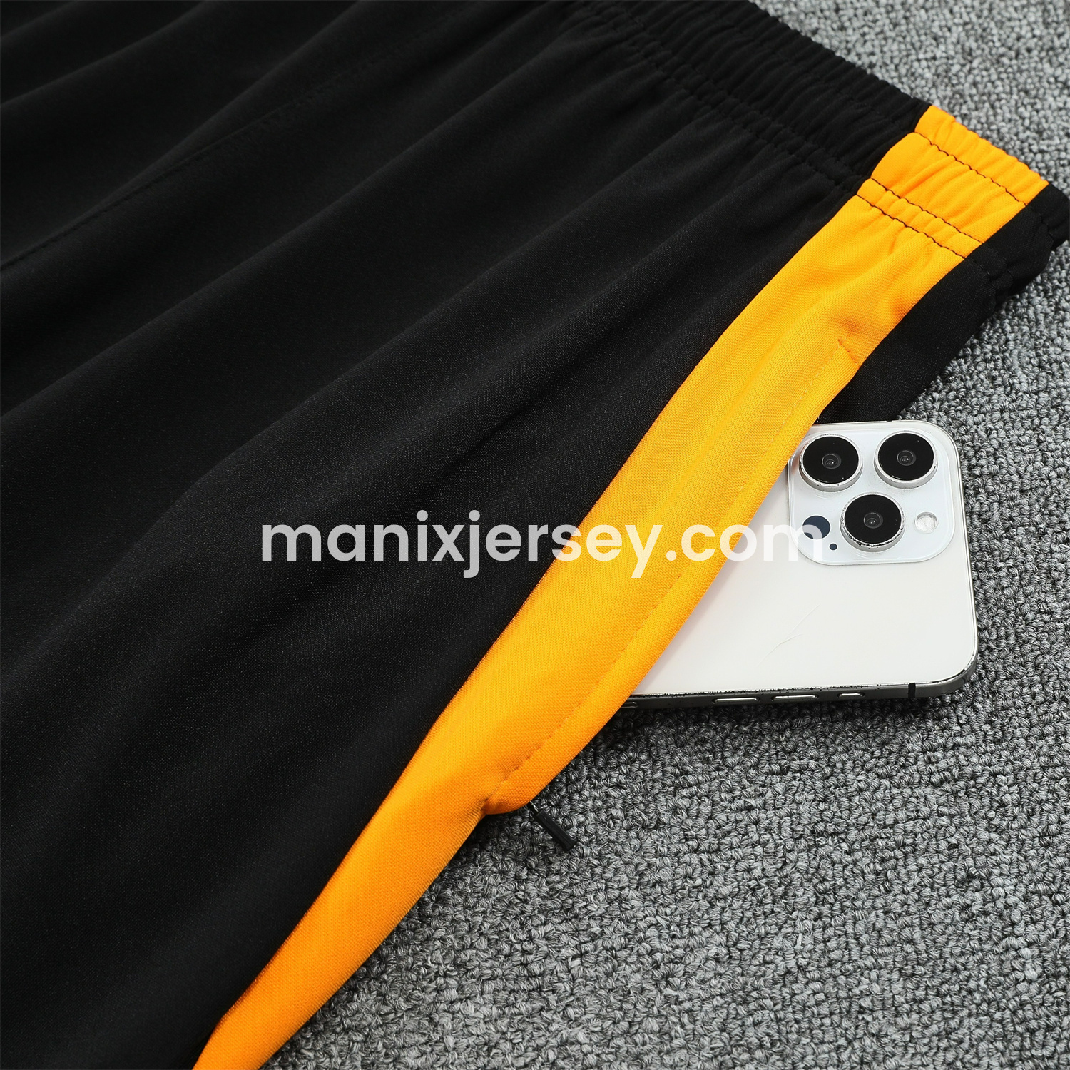 ManixJersey.com | Bayern Munich 25-26 POLO Short-Sleeve Training Set - Red Top and Black Pants -Customize Name, Number and Patch | Worldwide Shipping