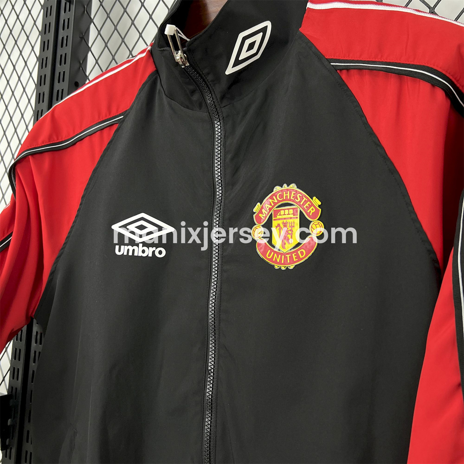 ManixJersey.com | Retro Manchester United 1998-99 Throwback Windbreaker Jacket - Black and Red -Customize Name, Number and Patch | Worldwide Shipping
