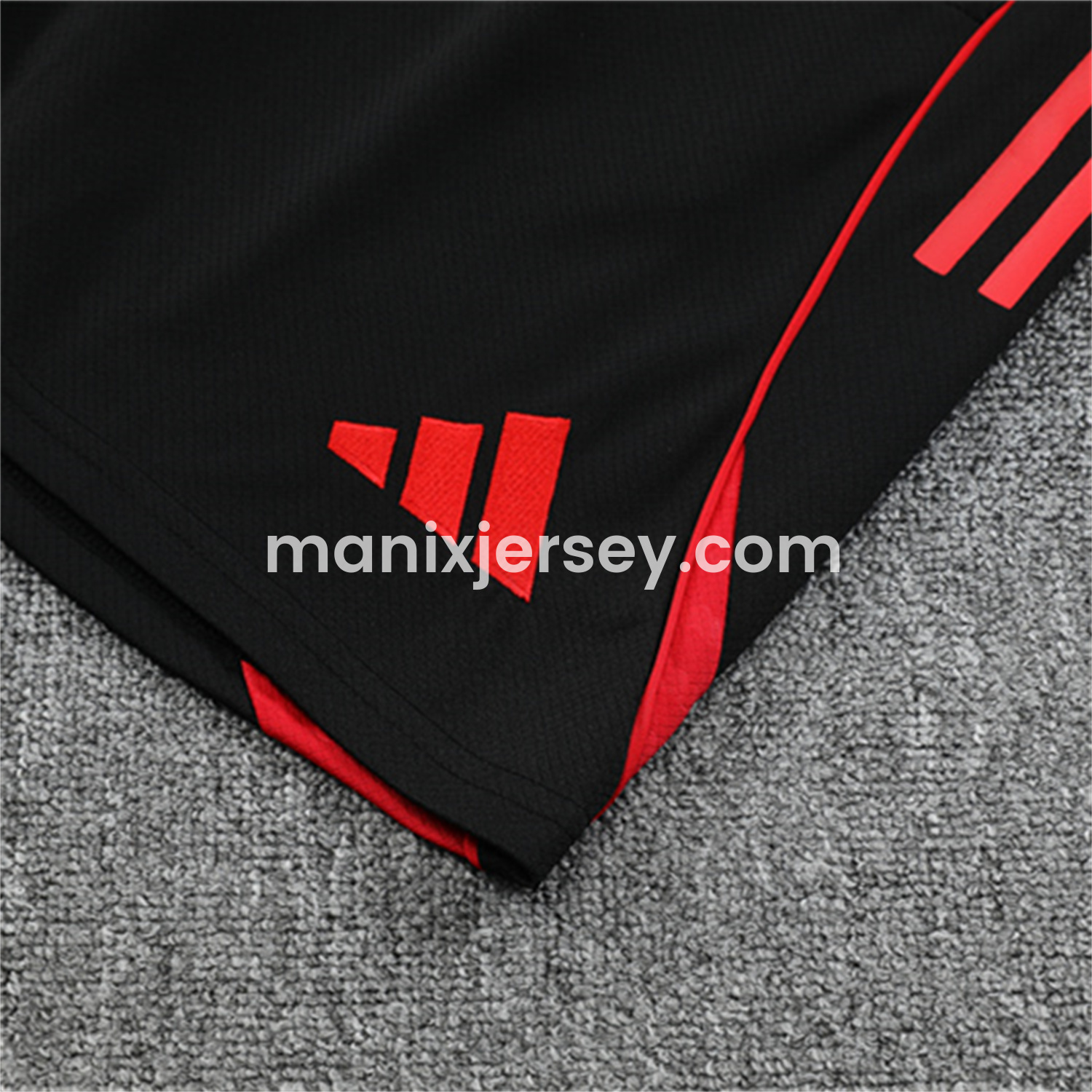 ManixJersey.com | Manchester United 25-26 Kid Short-Sleeve Training Set - White Top & Black Shorts -Customize Name, Number and Patch | Worldwide Shipping