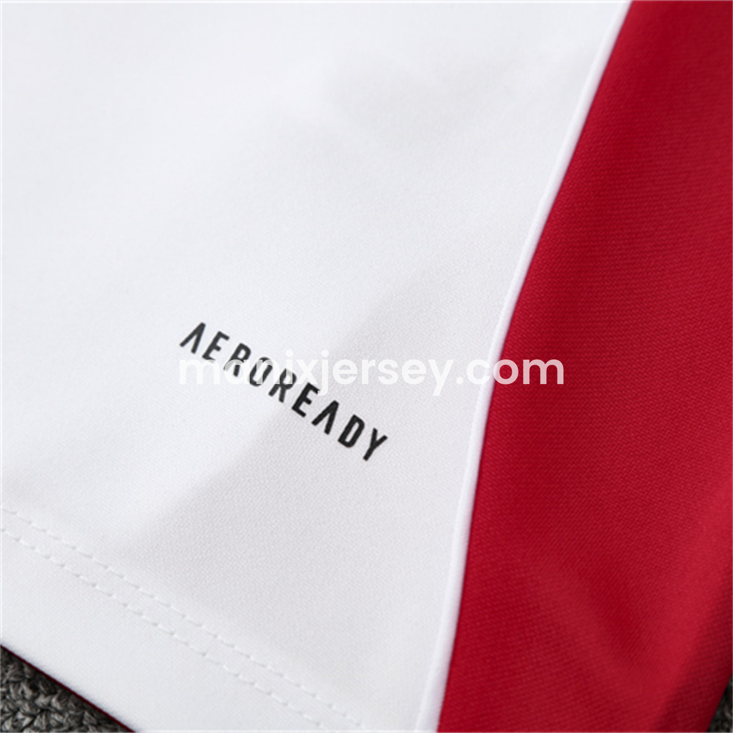 ManixJersey.com | Manchester United 25-26 Kid Long Sleeves Training Set - White Top & Black Pants -Customize Name, Number and Patch | Worldwide Shipping