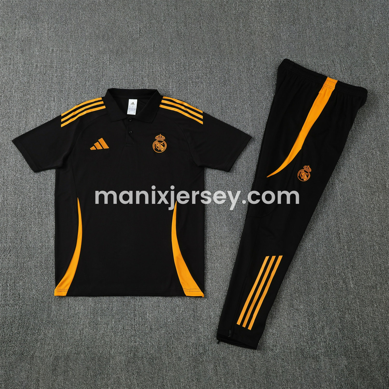 ManixJersey.com | Real Madrid 25-26 POLO Short-Sleeve Training Set - Black Top and Pants with Yellow Stripes -Customize Name, Number and Patch | Worldwide Shipping