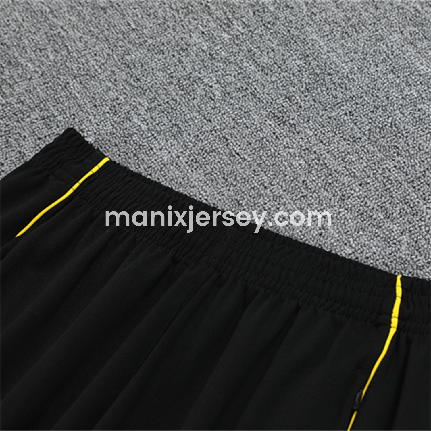ManixJersey.com | Real Madrid 25-26 Long Sleeve Training Set - Yellow Line White Top and Black Shorts -Customize Name, Number and Patch | Worldwide Shipping