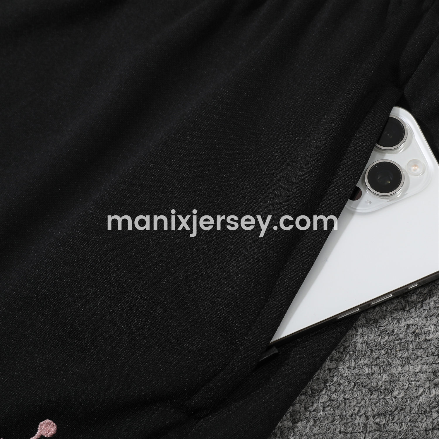 ManixJersey.com | Paris Saint-Germain PSG 25-26 POLO Short-Sleeve Training Set - White Top and Black Pants -Customize Name, Number and Patch | Worldwide Shipping