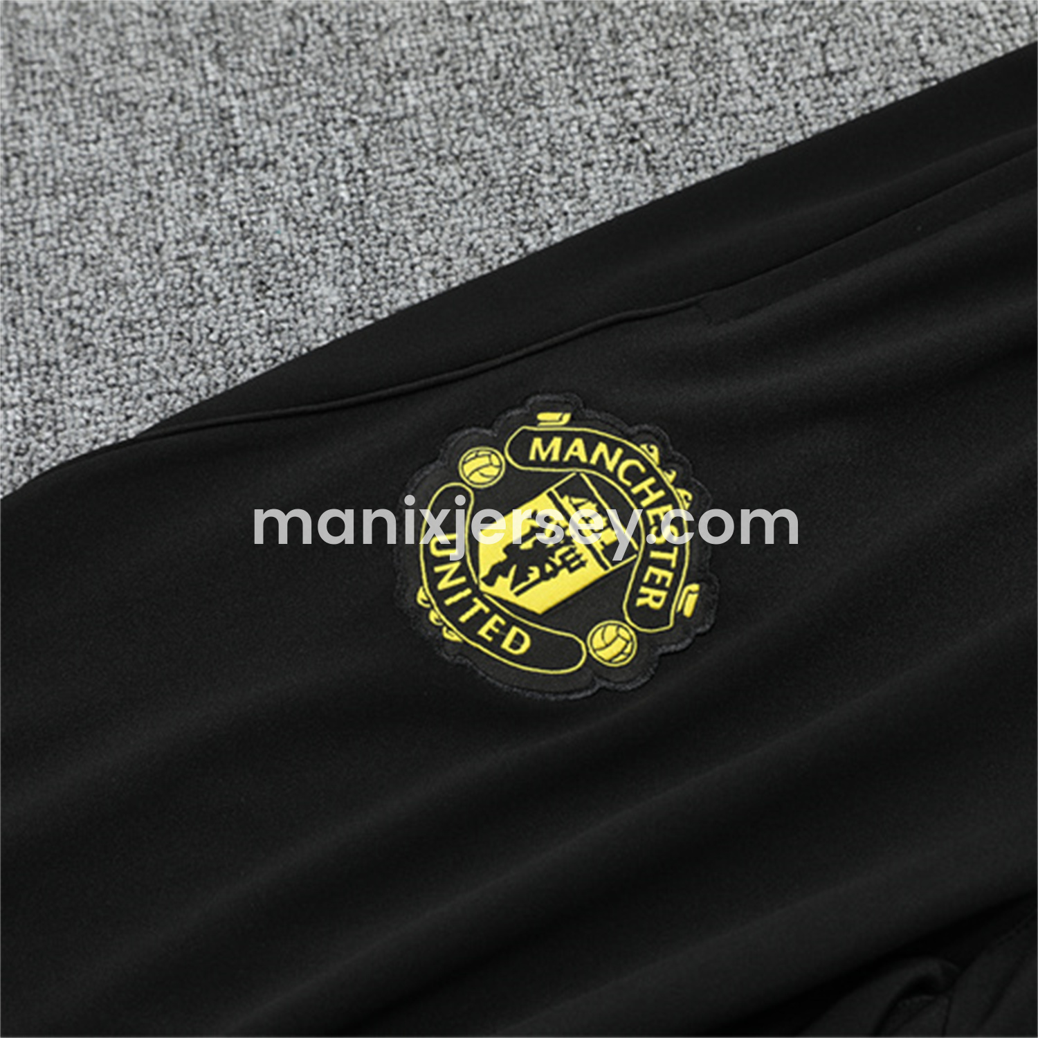 ManixJersey.com | Manchester United 25-26 Long Sleeves Training Set - Black Top & Black Pants -Customize Name, Number and Patch | Worldwide Shipping