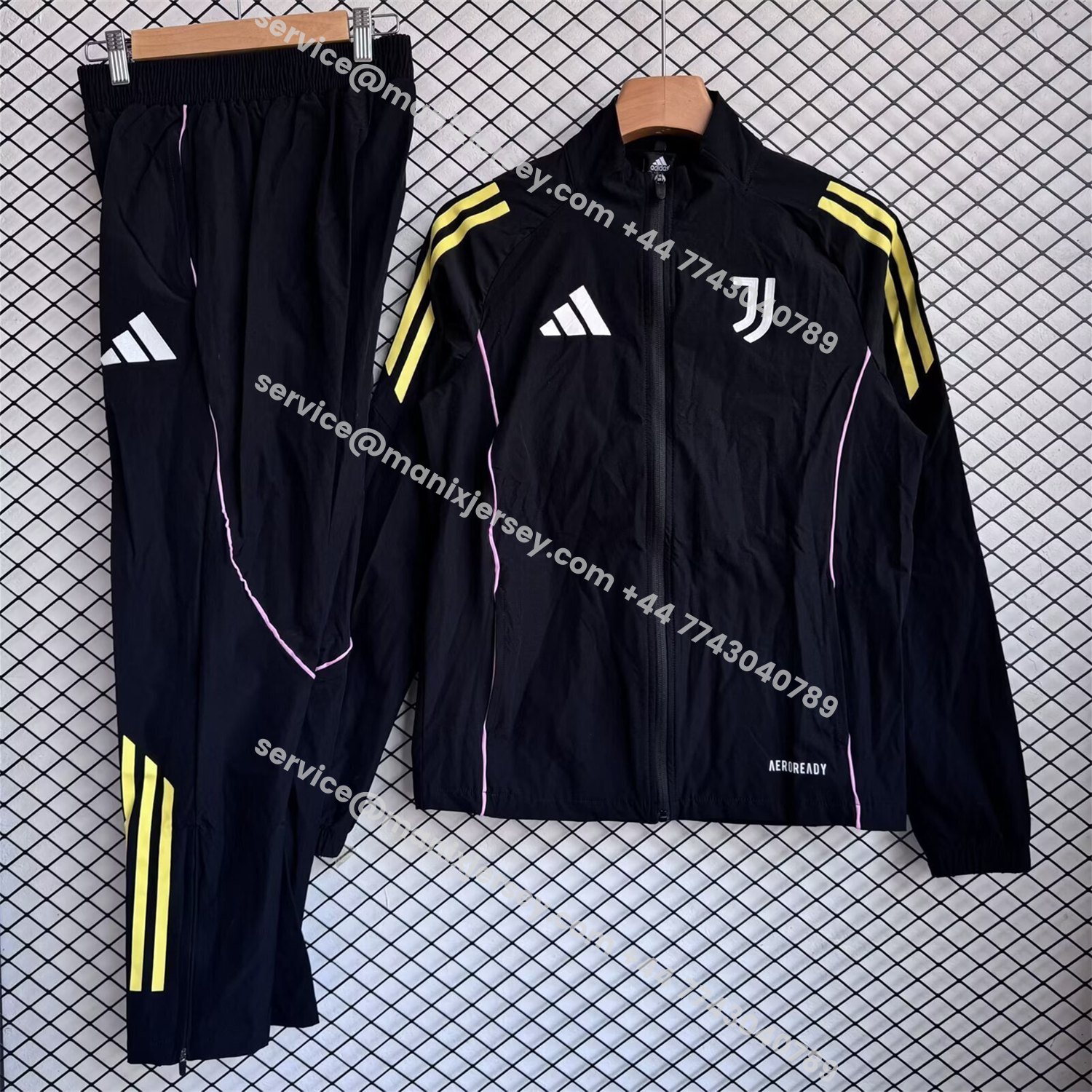ManixJersey.com | Juventus 25-26 Yellow Lines Windbreaker Training Set - Black Top and Pants -Customize Name, Number and Patch | Worldwide Shipping