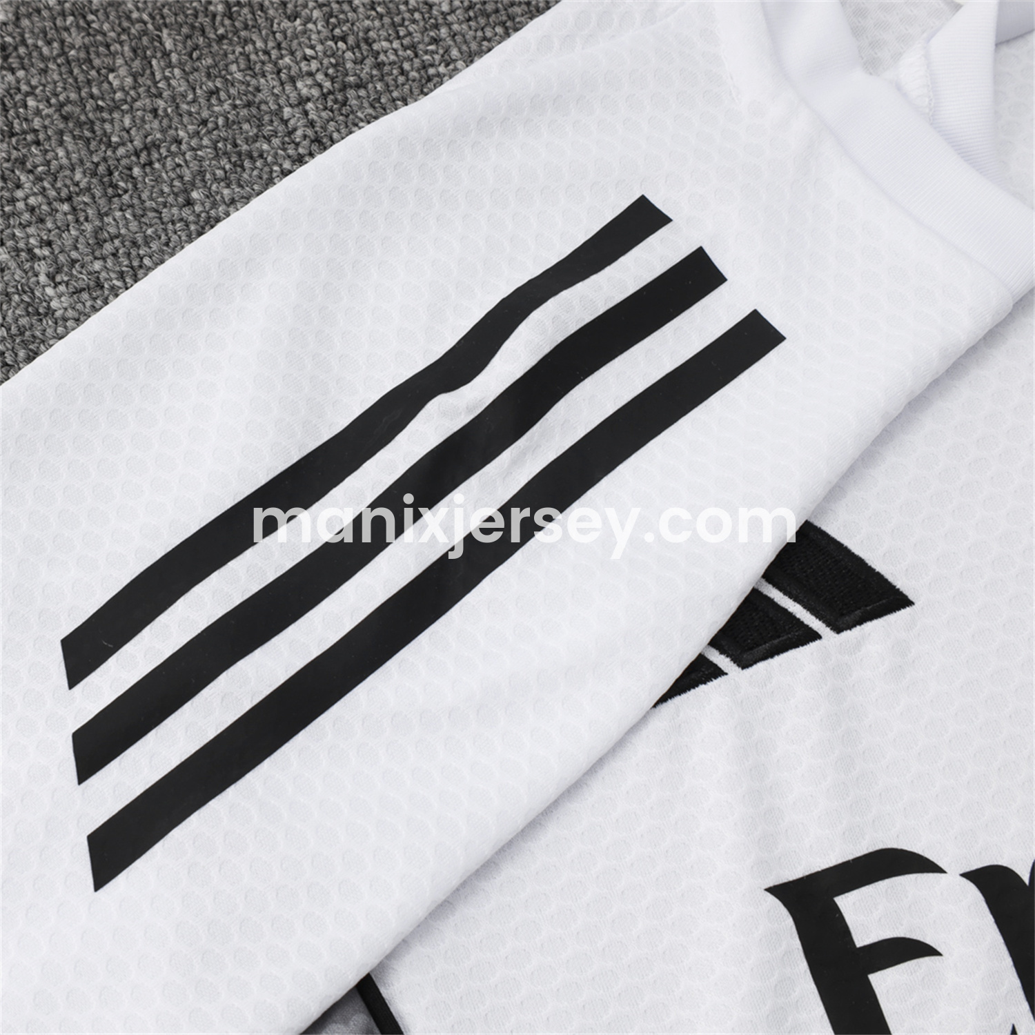 ManixJersey.com | Real Madrid 25-26 Short-Sleeve Training Set - White Top and Black Shorts -Customize Name, Number and Patch | Worldwide Shipping