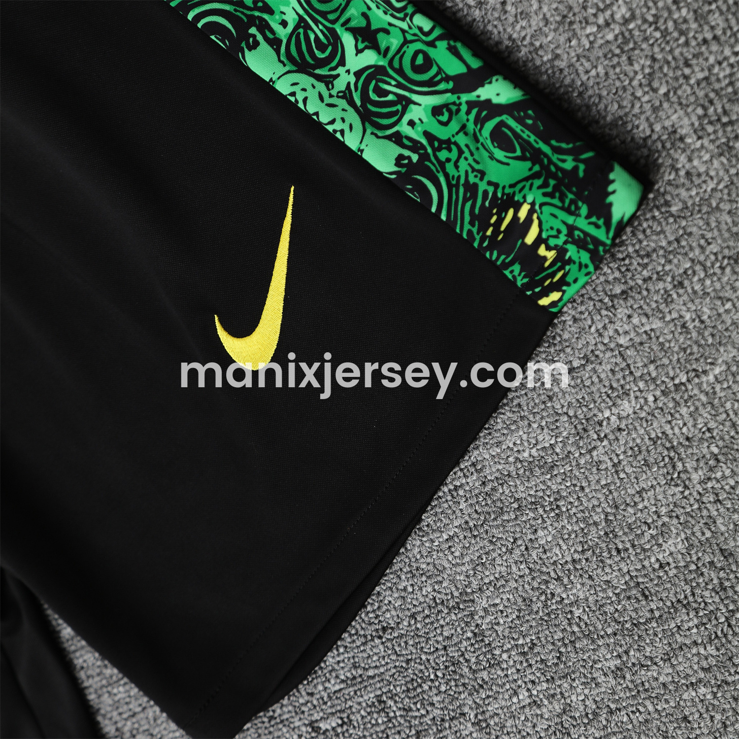 ManixJersey.com | Brazil 25-26 Green Jesus Statue Vest Training Set - Green Vest & Black Shorts -Customize Name, Number and Patch | Worldwide Shipping
