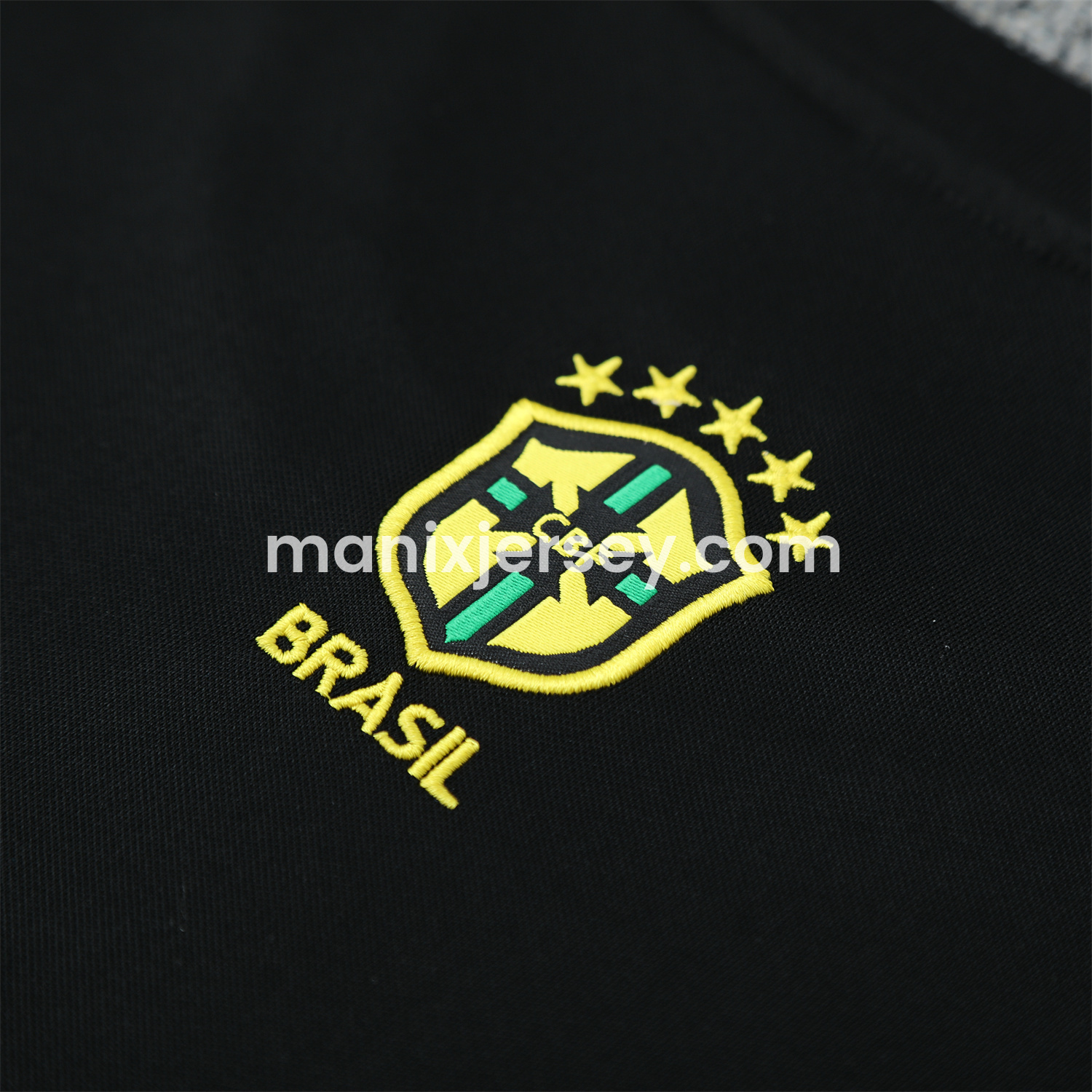 ManixJersey.com | Brazil 25-26 Gray Jesus Statue Short-Sleeve Training Set - Gray Top & Black Shorts -Customize Name, Number and Patch | Worldwide Shipping