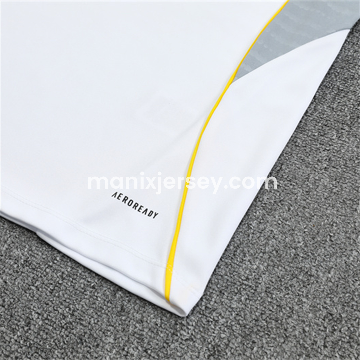 ManixJersey.com | Real Madrid 25-26 Kids Long Sleeve Training Set - Yellow Line White Top and Black Shorts -Customize Name, Number and Patch | Worldwide Shipping