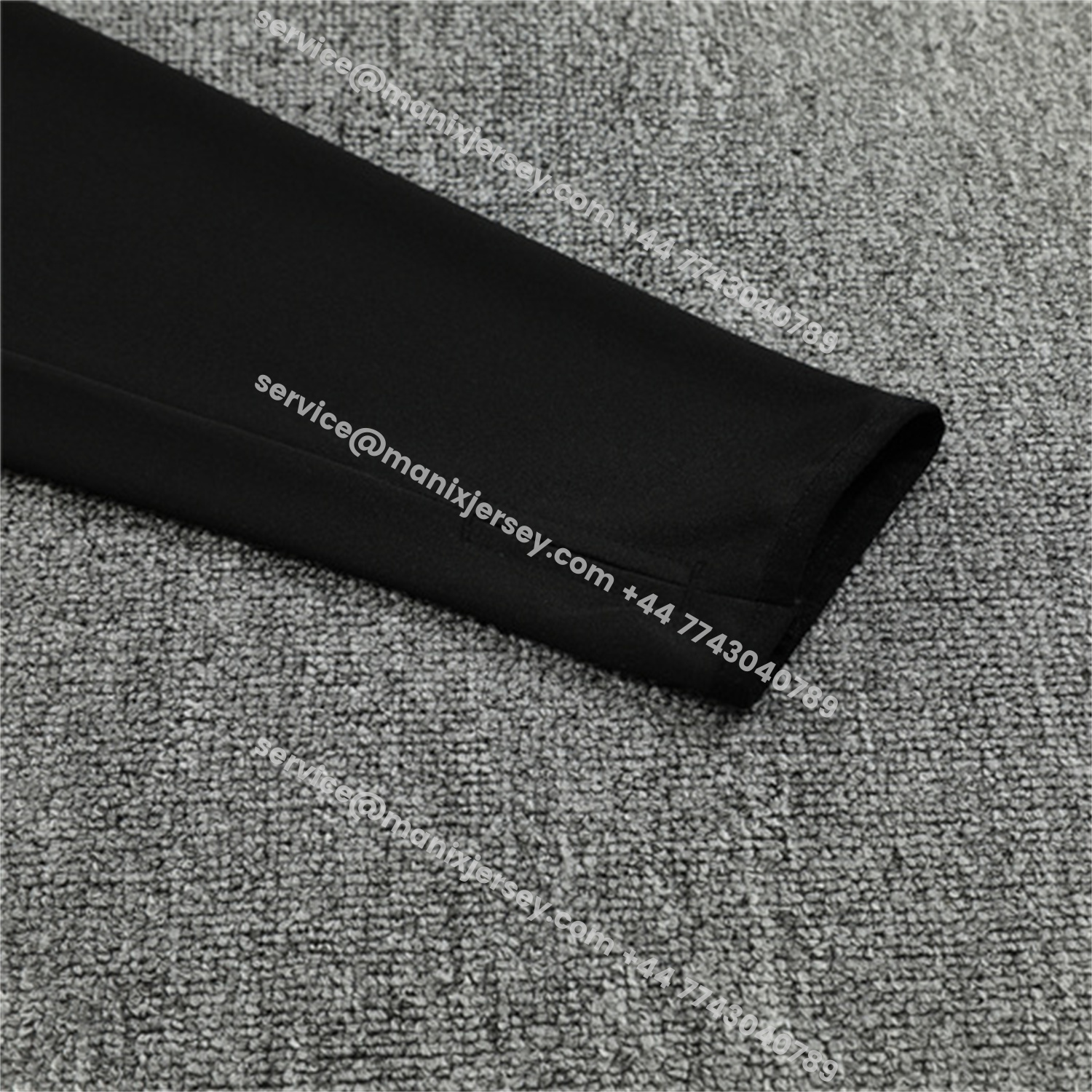 ManixJersey.com | Liver.pool 25-26 Long Sleeve Training Set - Player Version - Black Top & Black Pants -Customize Name, Number and Patch | Worldwide Shipping