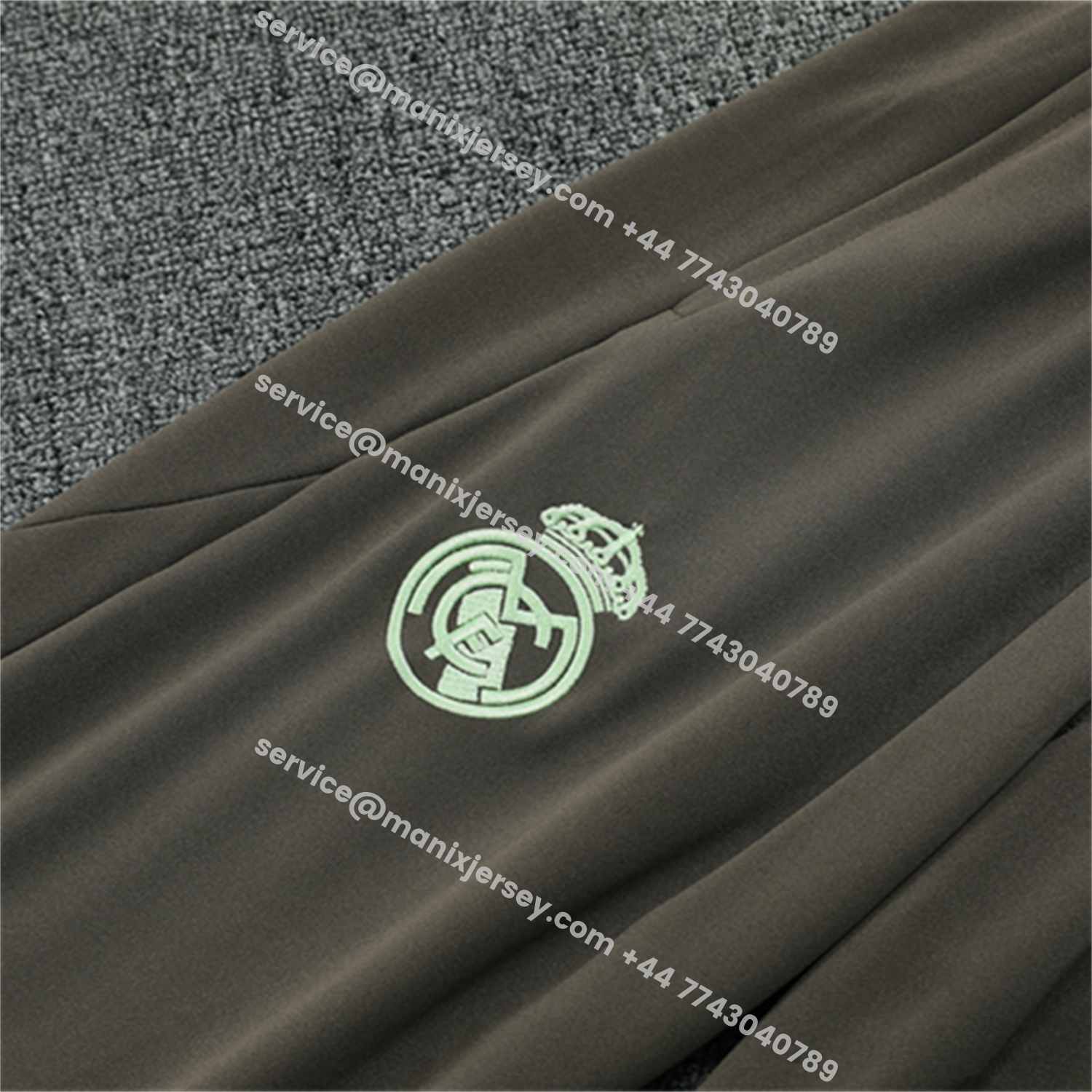 ManixJersey.com | Real Madrid 25-26 Long Sleeve Training Set - Player Version - Light Green Top and Khaki Pants -Customize Name, Number and Patch | Worldwide Shipping