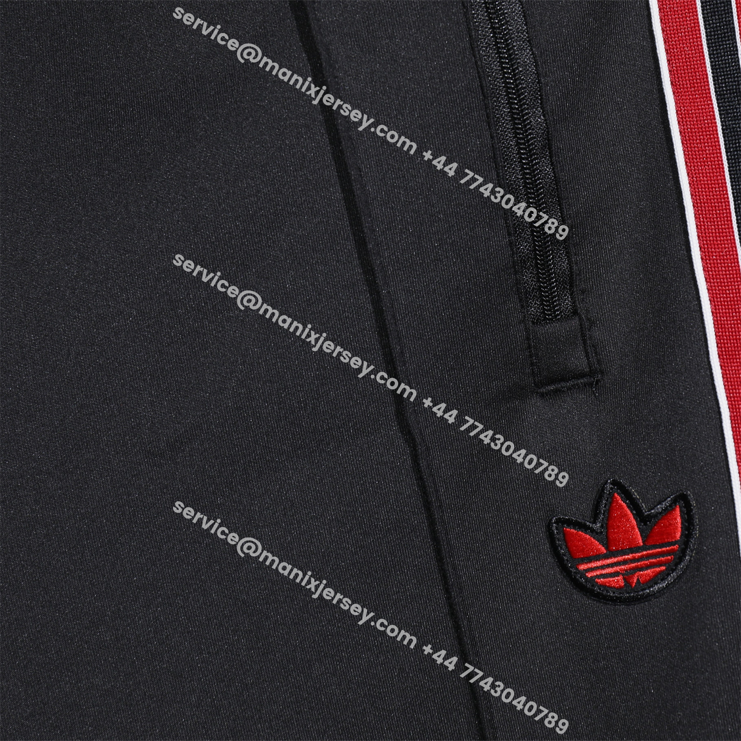 ManixJersey.com | Manchester United 25-26 Red Lines Training Set - Black Top and Black Pants -Customize Name, Number and Patch | Worldwide Shipping