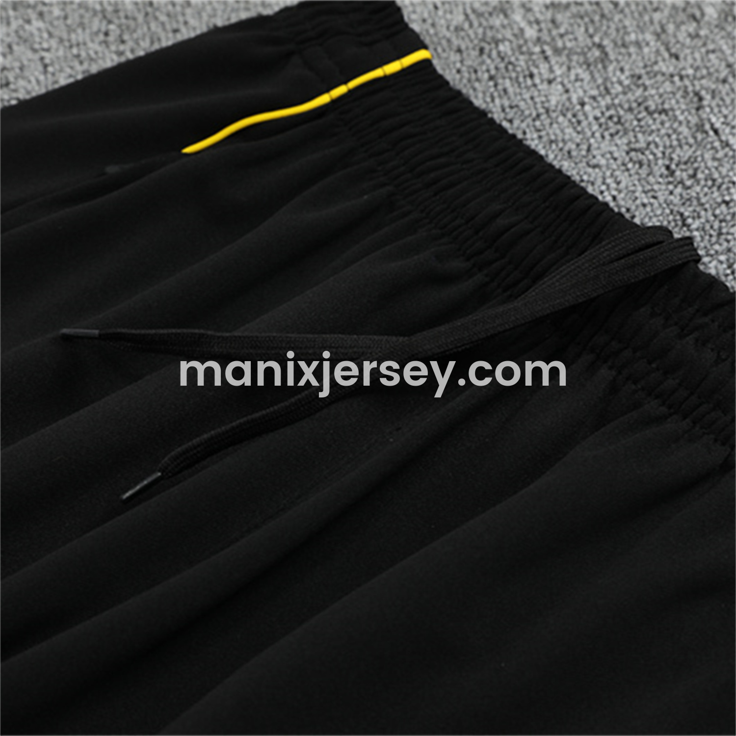 ManixJersey.com | Real Madrid 25-26 Long Sleeves Training Set - Black Top & Black Pants -Customize Name, Number and Patch | Worldwide Shipping
