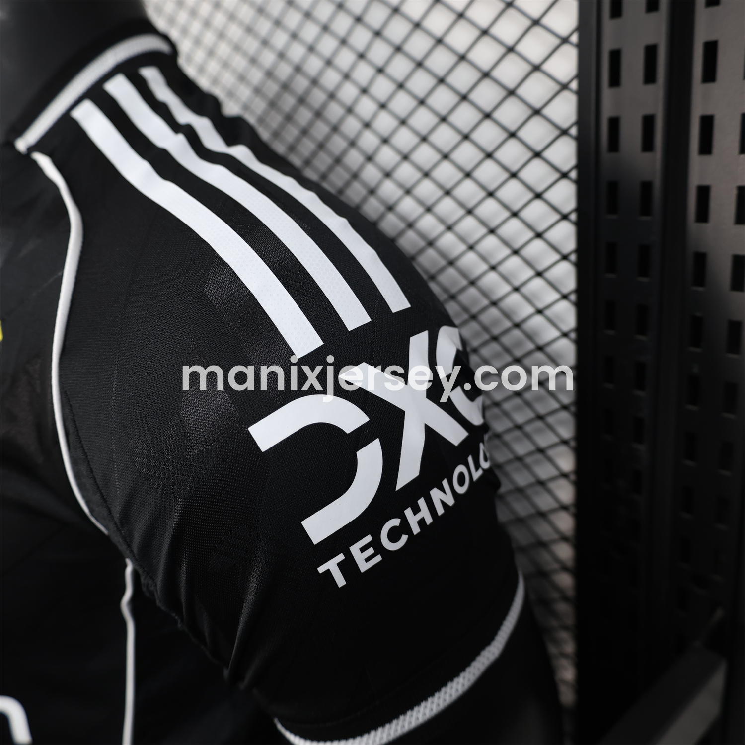 ManixJersey.com | Manchester United 25-26 Black Training Jersey - Player Version -Customize Name, Number and Patch | Worldwide Shipping