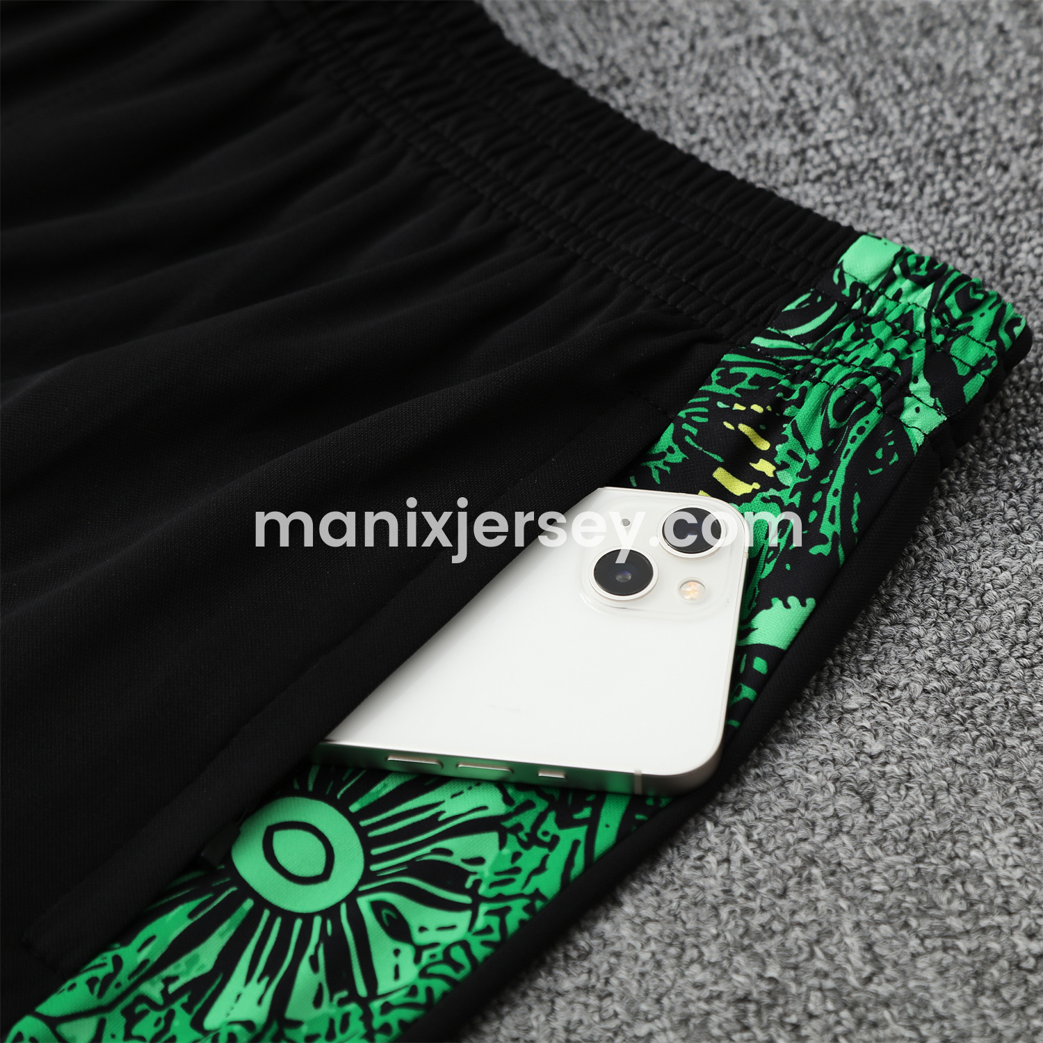 ManixJersey.com | Brazil 25-26 Green Jesus Statue Vest Training Set - Green Vest & Black Shorts -Customize Name, Number and Patch | Worldwide Shipping