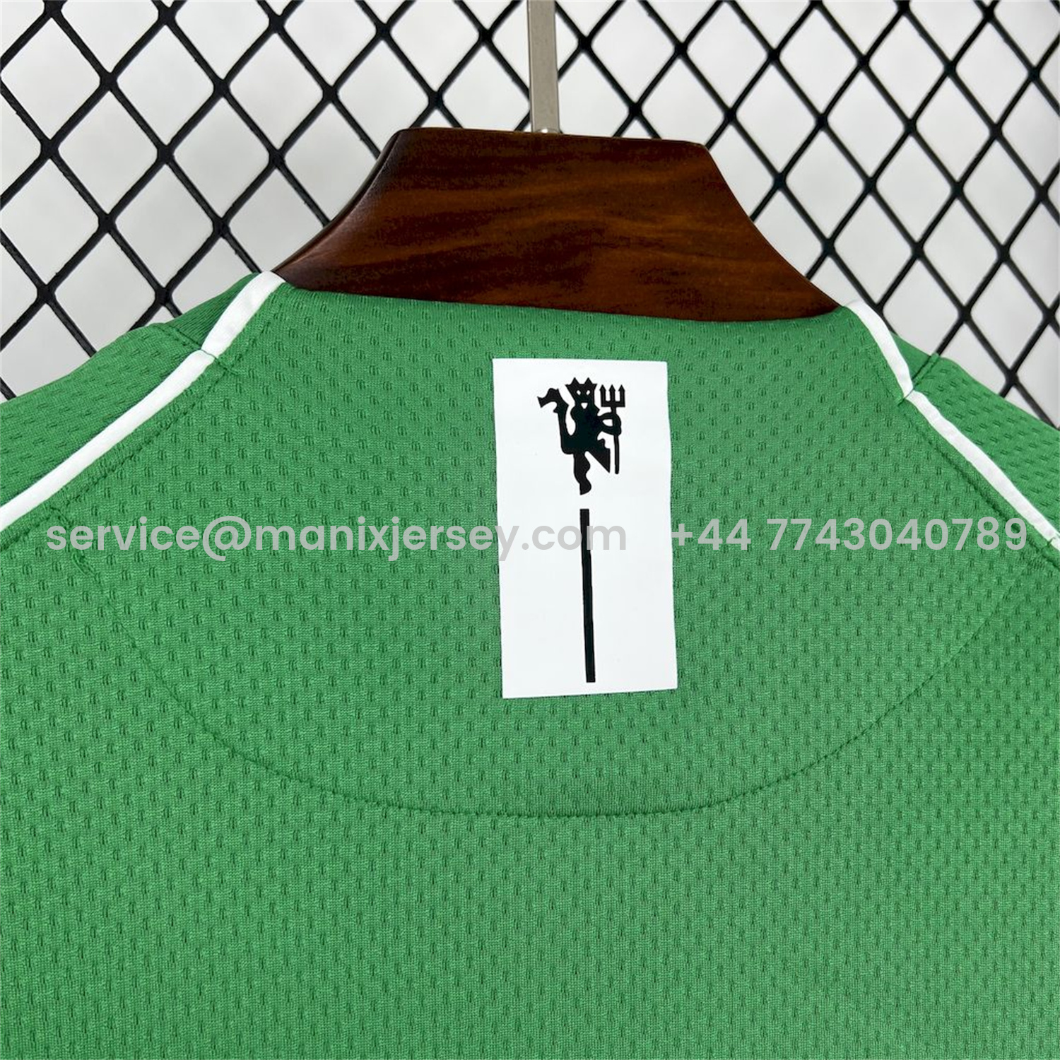 ManixJersey.com | Retro Manchester United 2007-08 Green Goalkeeper Long Sleeves Jersey -Customize Name, Number and Patch | Worldwide Shipping