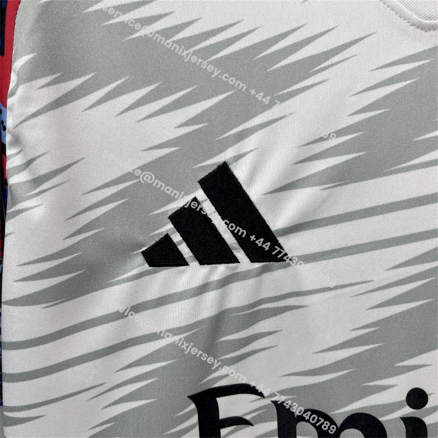 ManixJersey.com | Real Madrid 25-26 Grey And White Pre-Match Training Jersey - Fans Version -Customize Name, Number and Patch | Worldwide Shipping