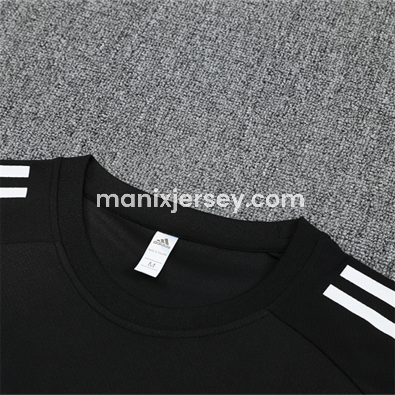ManixJersey.com | Real Madrid 25-26 Short-Sleeve Training Set - Yellow Line Black Top and Black Shorts -Customize Name, Number and Patch | Worldwide Shipping