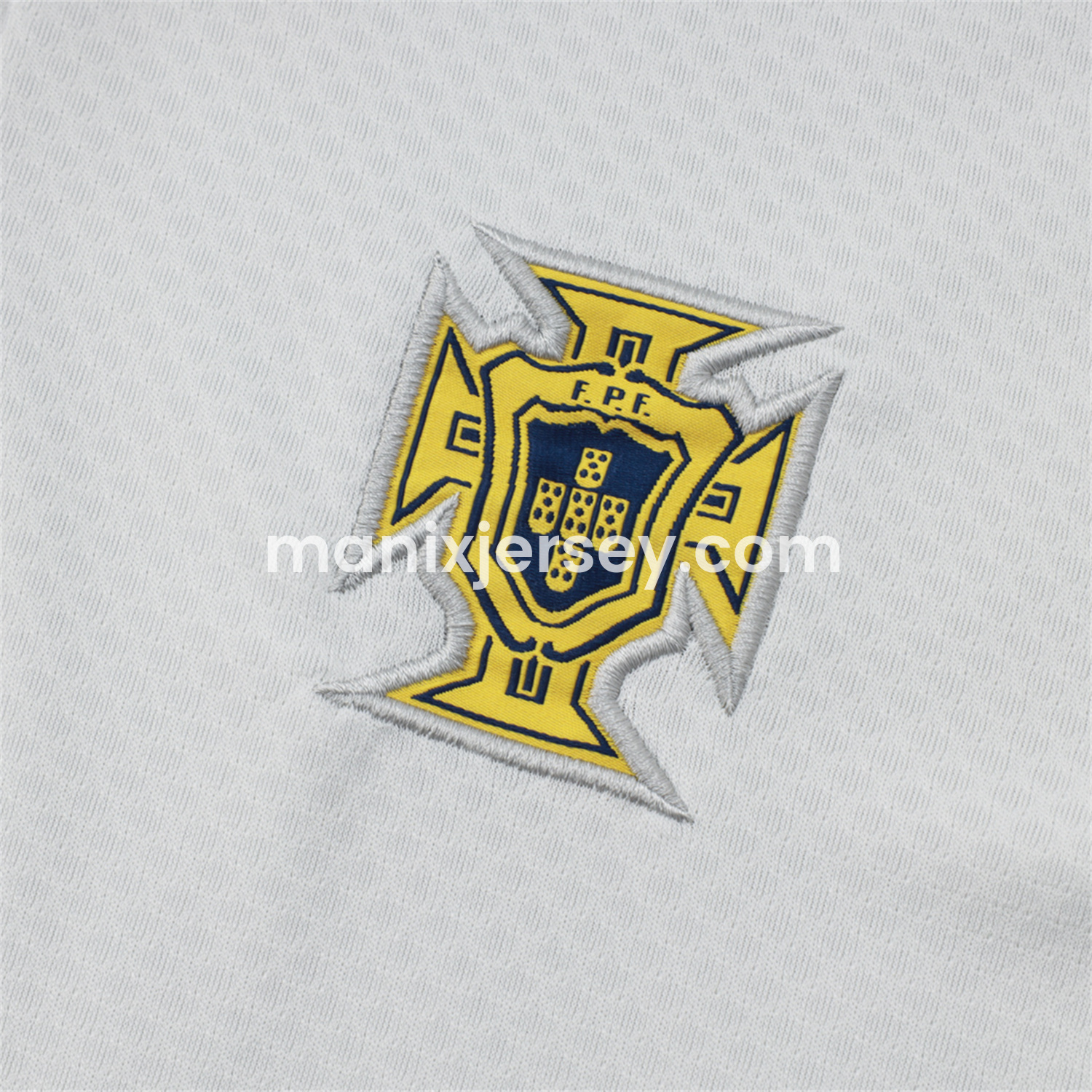 ManixJersey.com | Portugal 25-26 Long Sleeve Training Set - Off White Top and Deep Blue Pants -Customize Name, Number and Patch | Worldwide Shipping