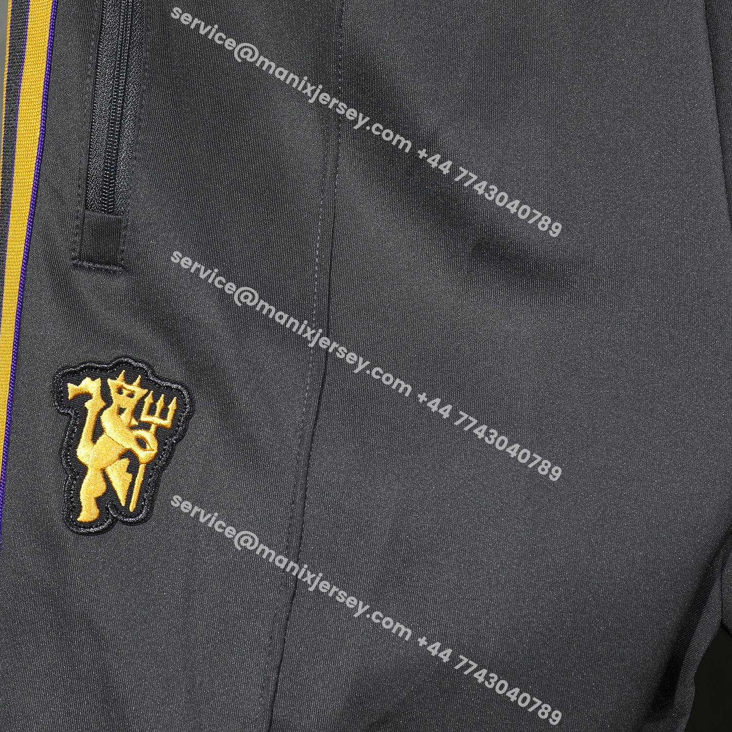 ManixJersey.com | Manchester United 25-26 Pure Color Training Set - Black Top and Black Pants -Customize Name, Number and Patch | Worldwide Shipping
