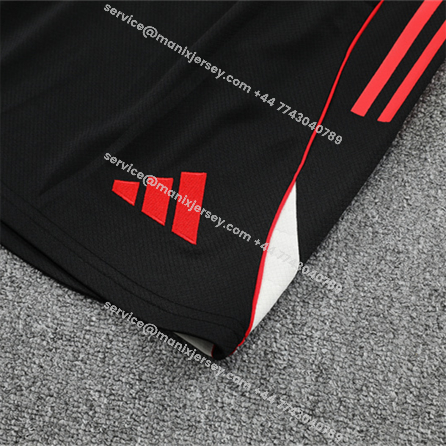 ManixJersey.com | Liver.pool 25-26 Kids Short-Sleeve Training Set Off White Top & Black Shorts -Customize Name, Number and Patch | Worldwide Shipping