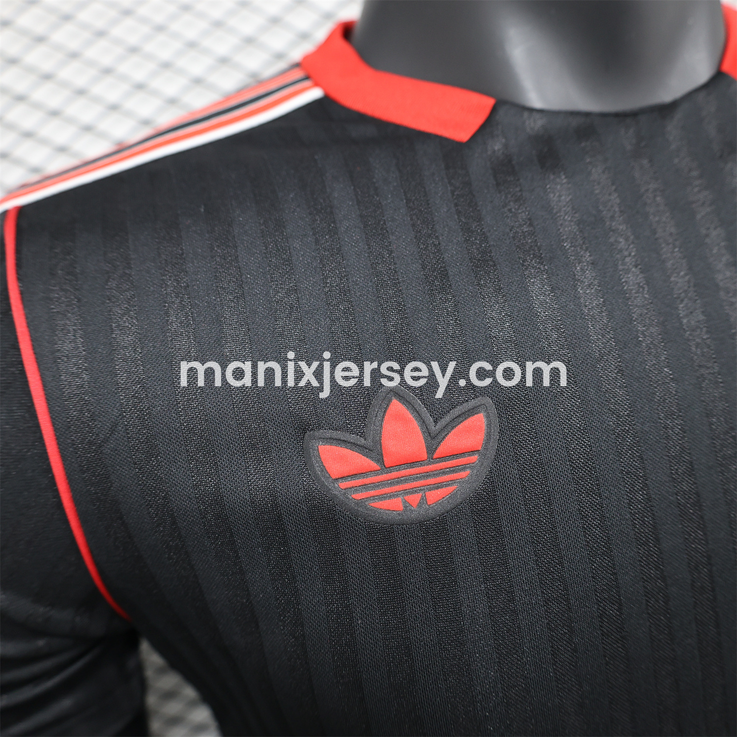 ManixJersey.com | Manchester United 24-25 Black Icon Retro Jersey - Player Version -Customize Name, Number and Patch | Worldwide Shipping